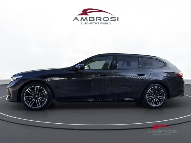 BMW 5 Series view 6