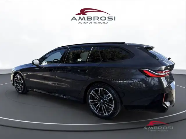 BMW 5 Series view 4