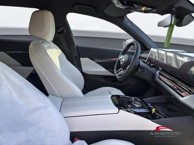 BMW 5 Series view 12
