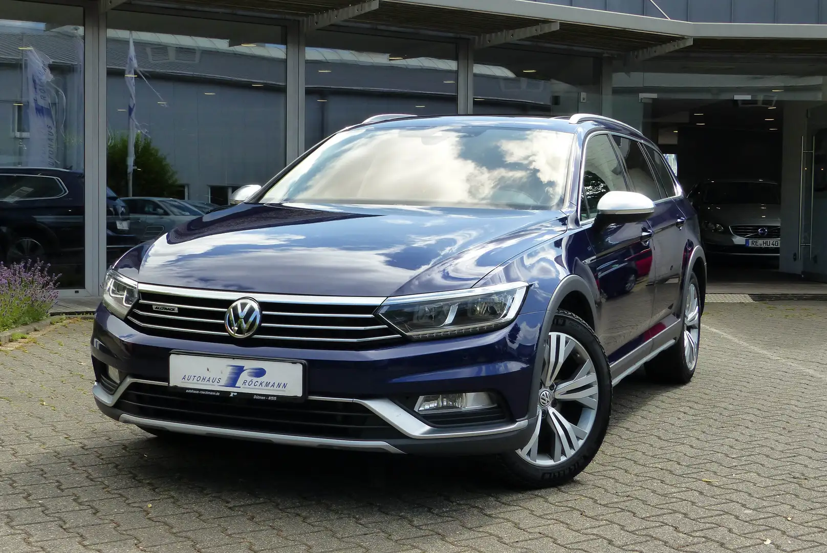 Volkswagen Passat Variant Alltrack TDI 4Motion Aut. AHK Pano Kamera Blau - 2
