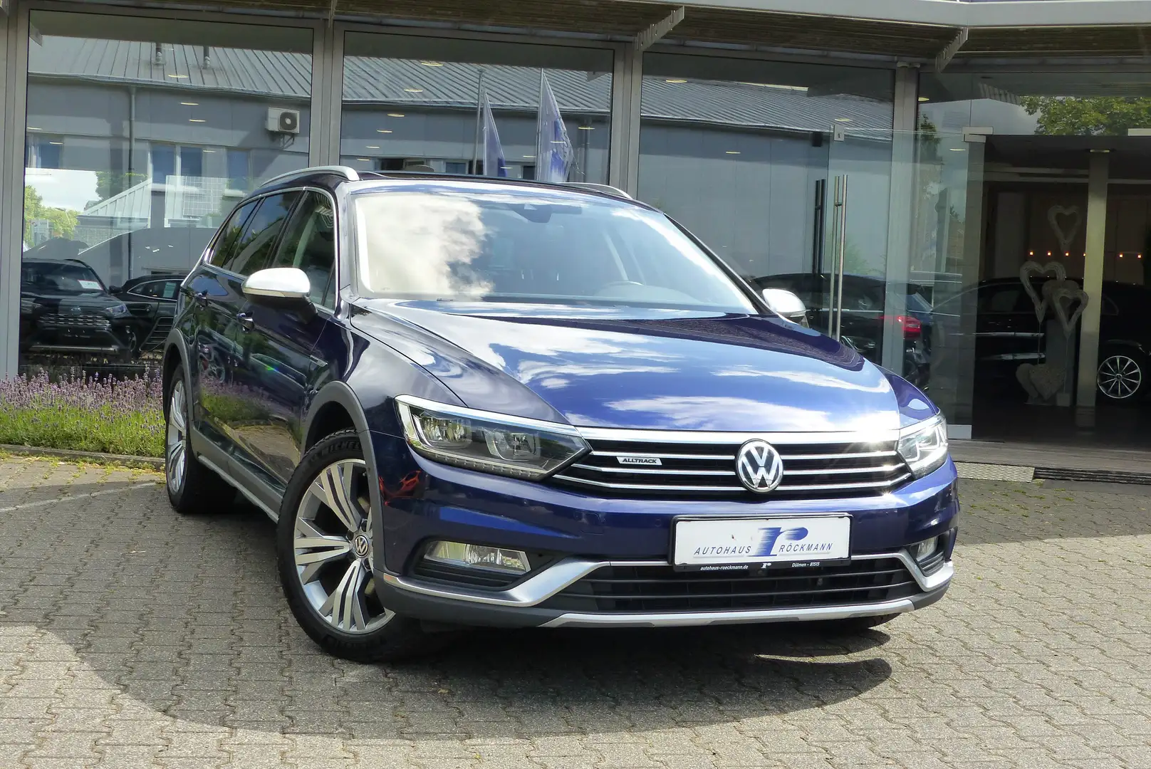 Volkswagen Passat Variant Alltrack TDI 4Motion Aut. AHK Pano Kamera Blau - 1