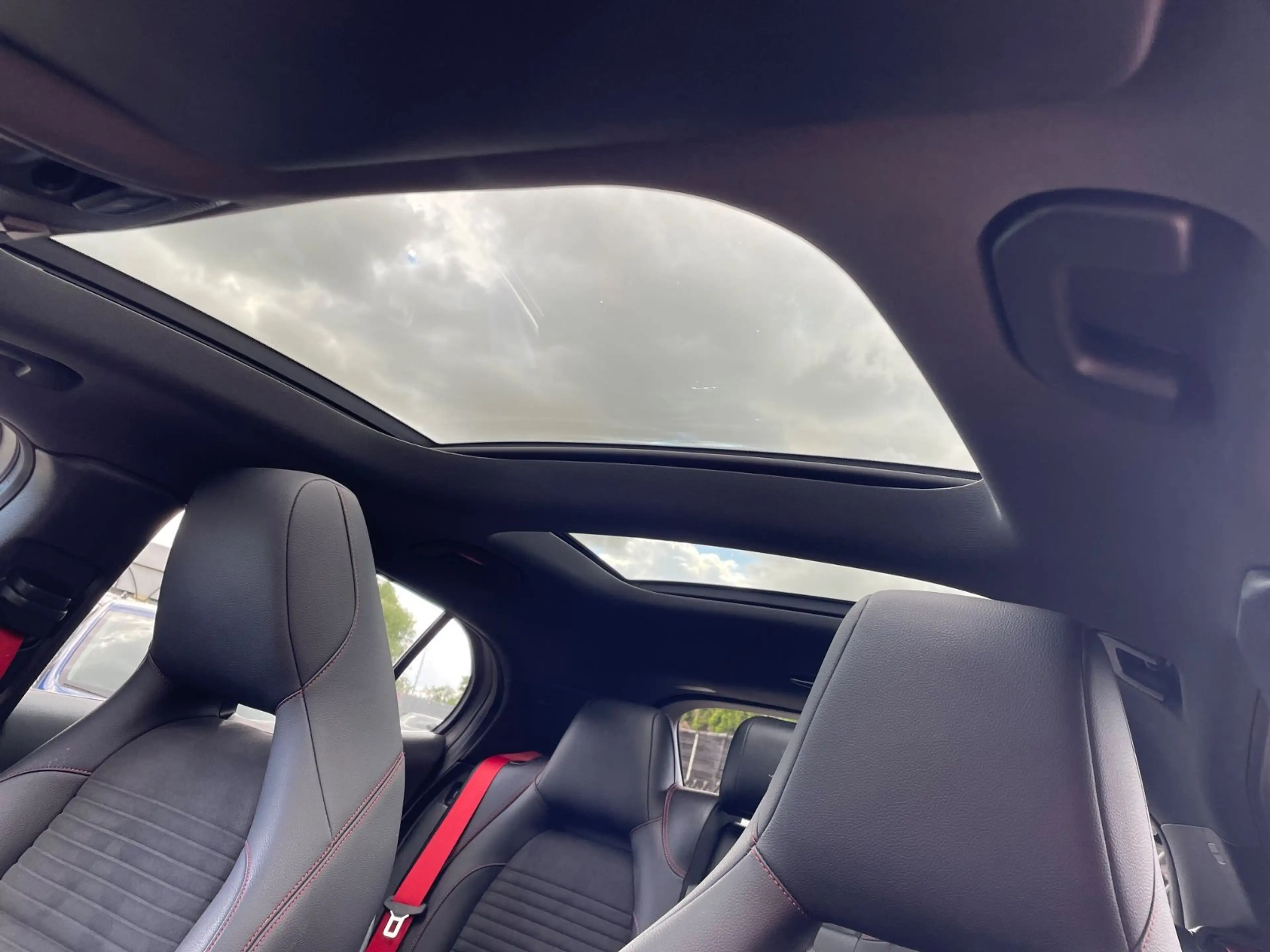 Mercedes-Benz GLA 45 AMG 4Matic/Navi/Leder/Pano/SitzHeiz/LED — photo 14
