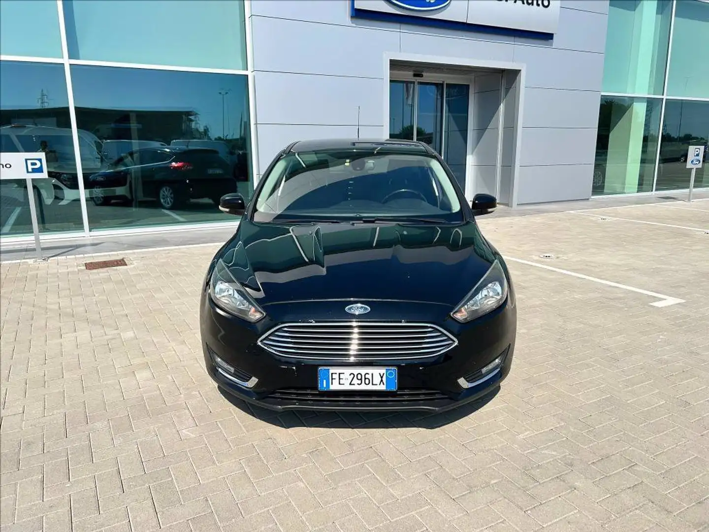 Ford Focus 5p 1.5 tdci Titanium s&s 120cv powershift Nero - 2