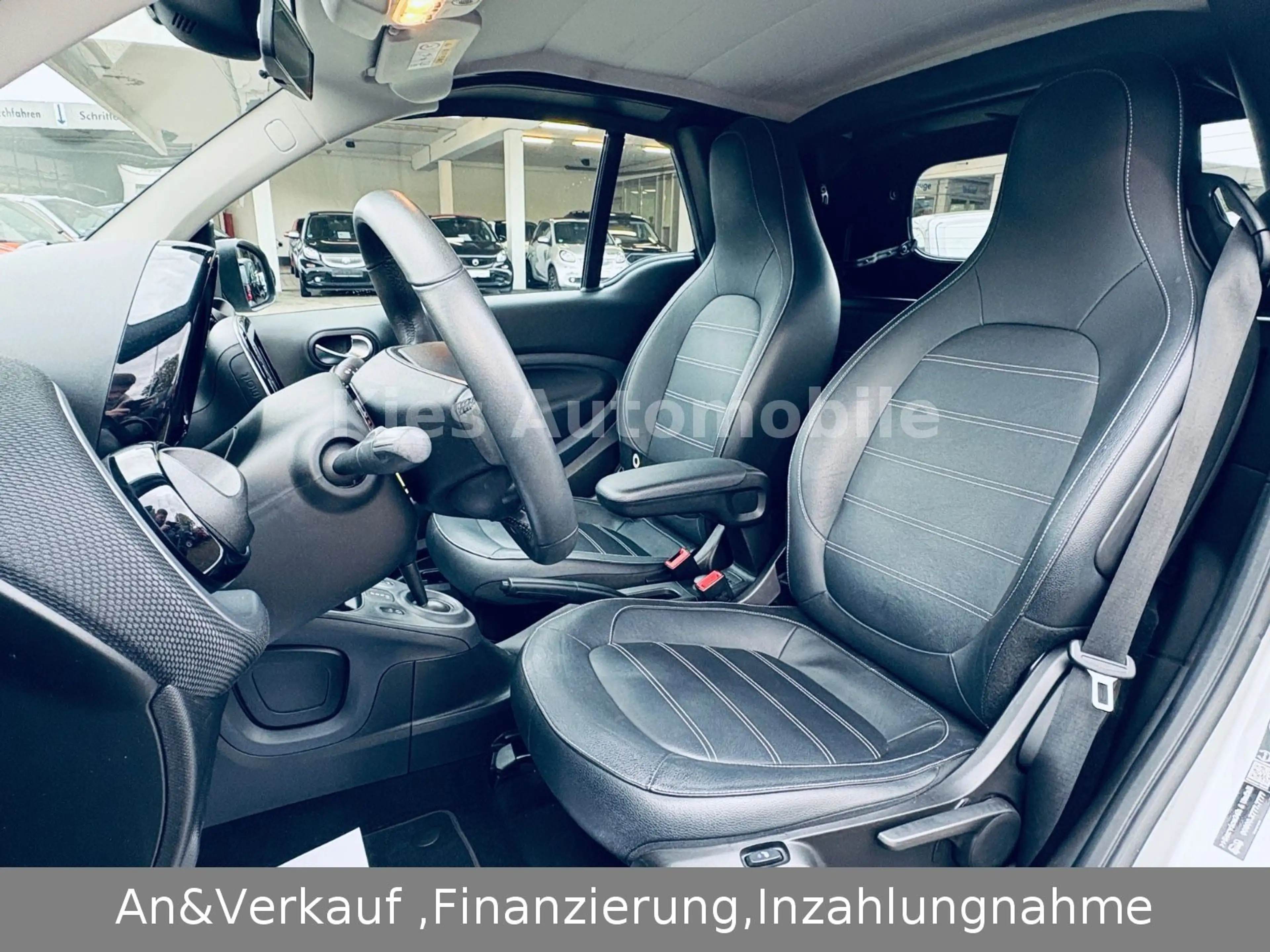 smart forTwo Cabrio Prime 90Ps AUTOM/LEDER/NAVI/KAM/2H — photo 12