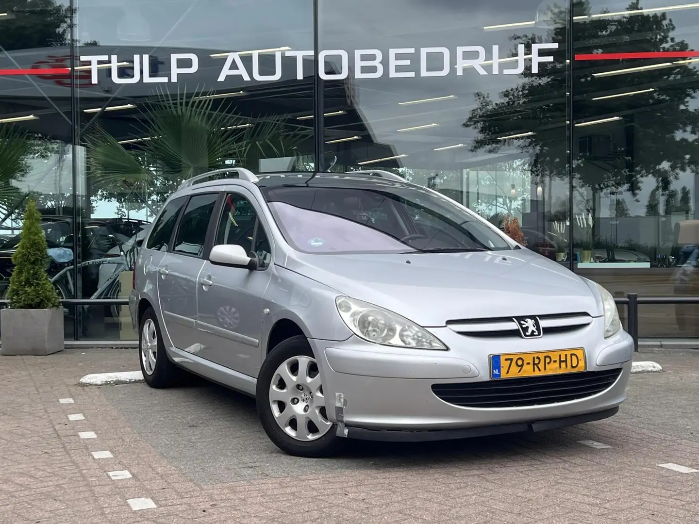 Peugeot 307 SW 1.6 16V Premium 7-Persoons Grijs - 2