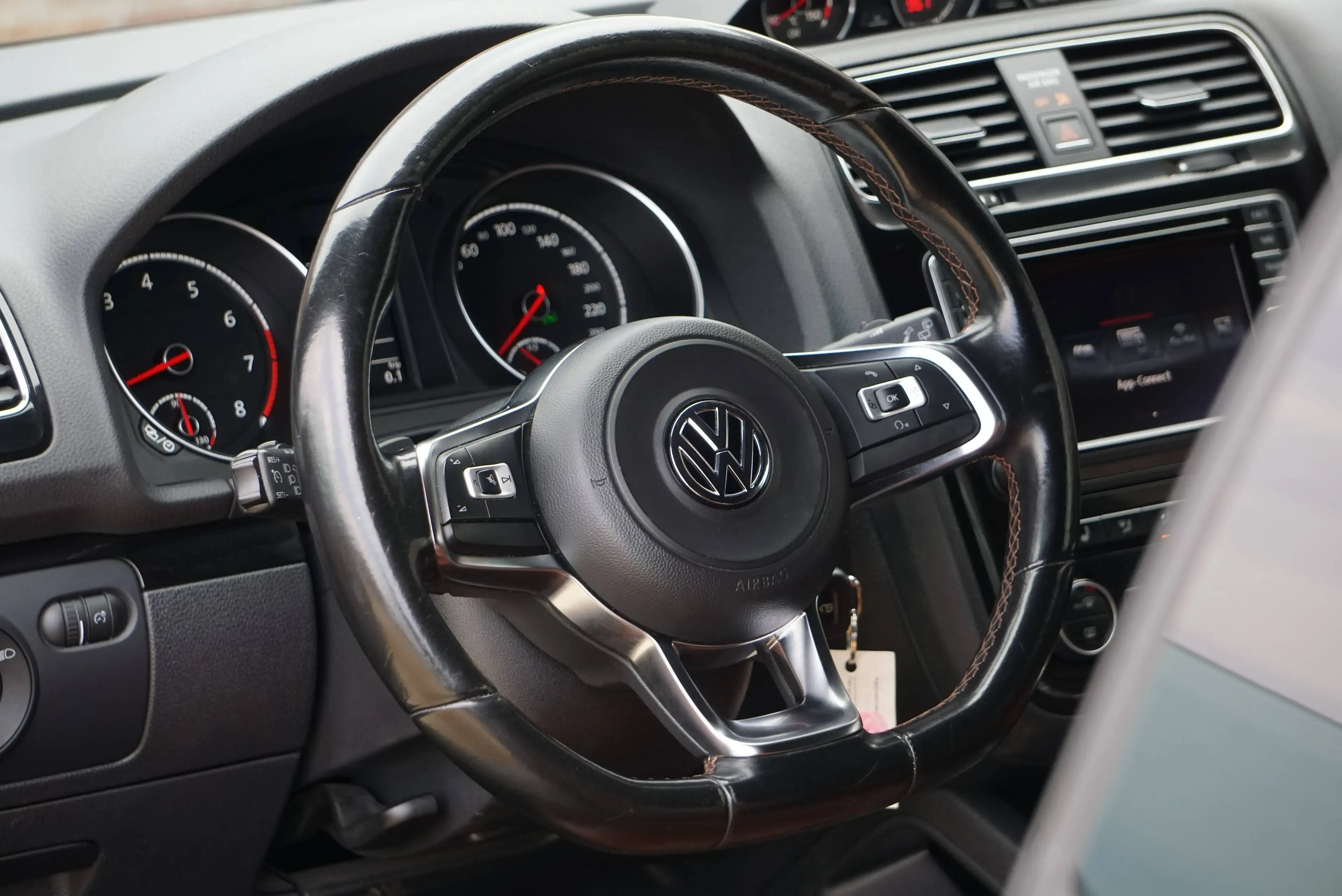Volkswagen Scirocco 2.0 TSI R-Line DSG6 BI-XENON NAVI CARNET COMPLET — photo 8