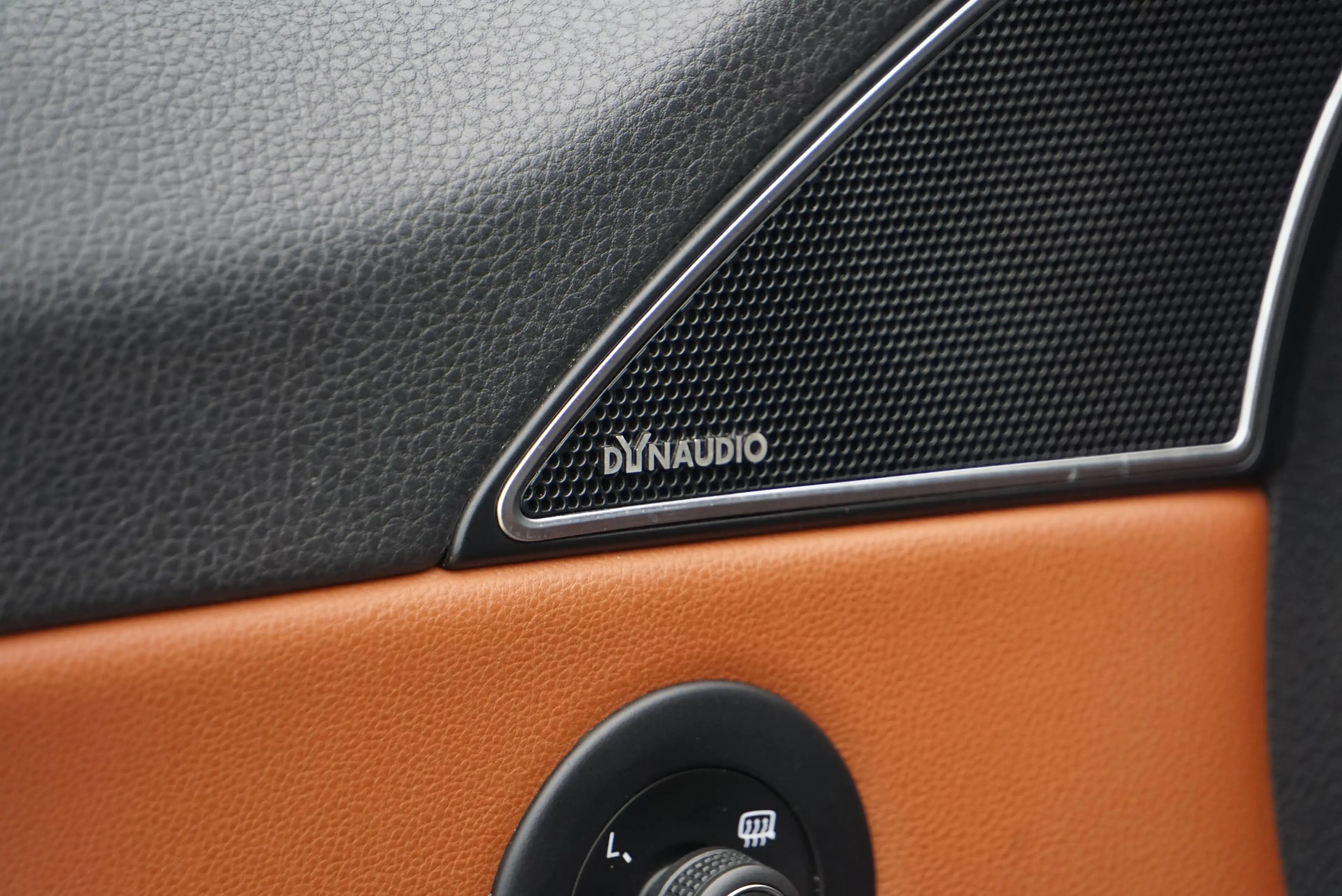 Volkswagen Scirocco 2.0 TSI R-Line DSG6 BI-XENON NAVI CARNET COMPLET — photo 9