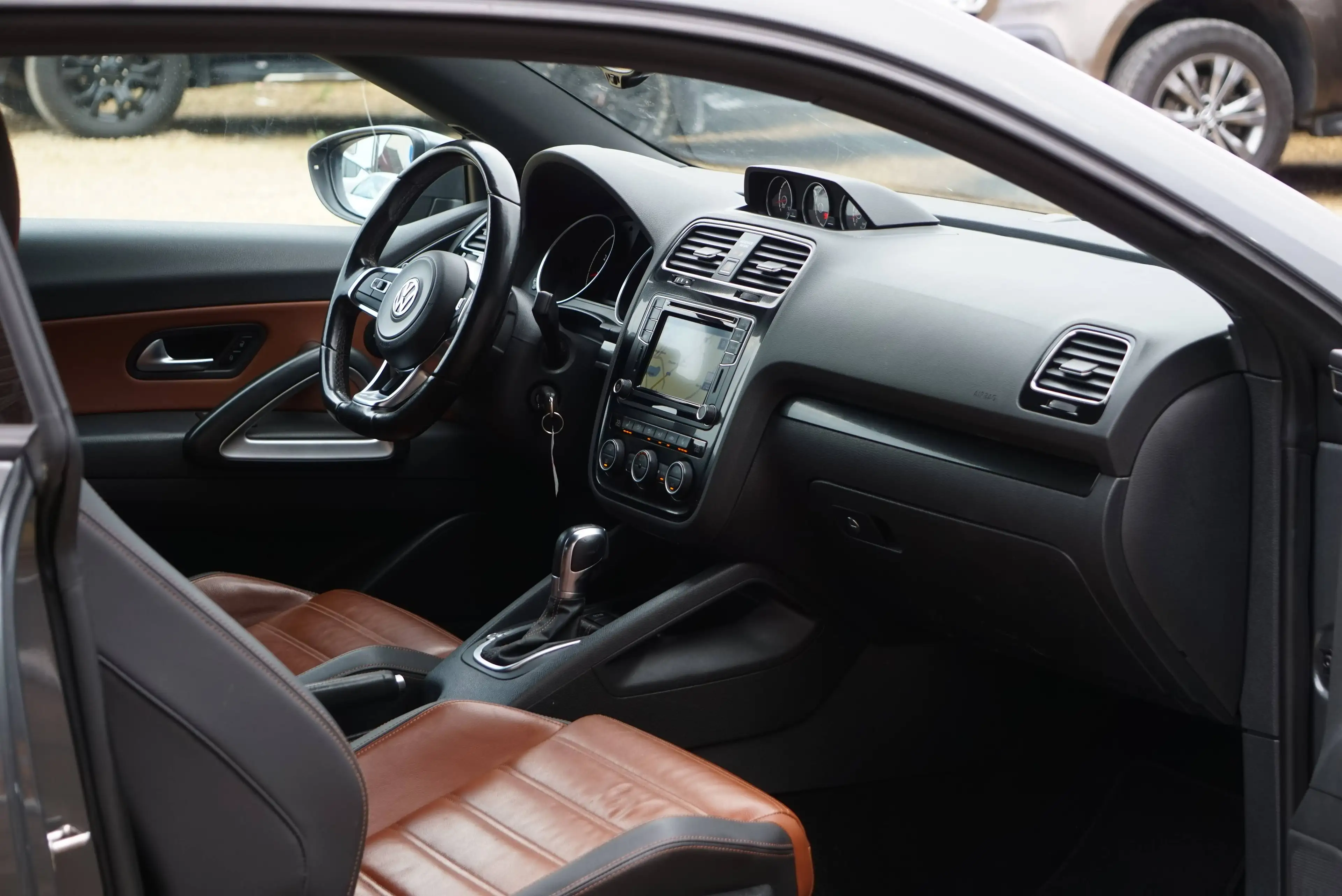 Volkswagen Scirocco 2.0 TSI R-Line DSG6 BI-XENON NAVI CARNET COMPLET — photo 14