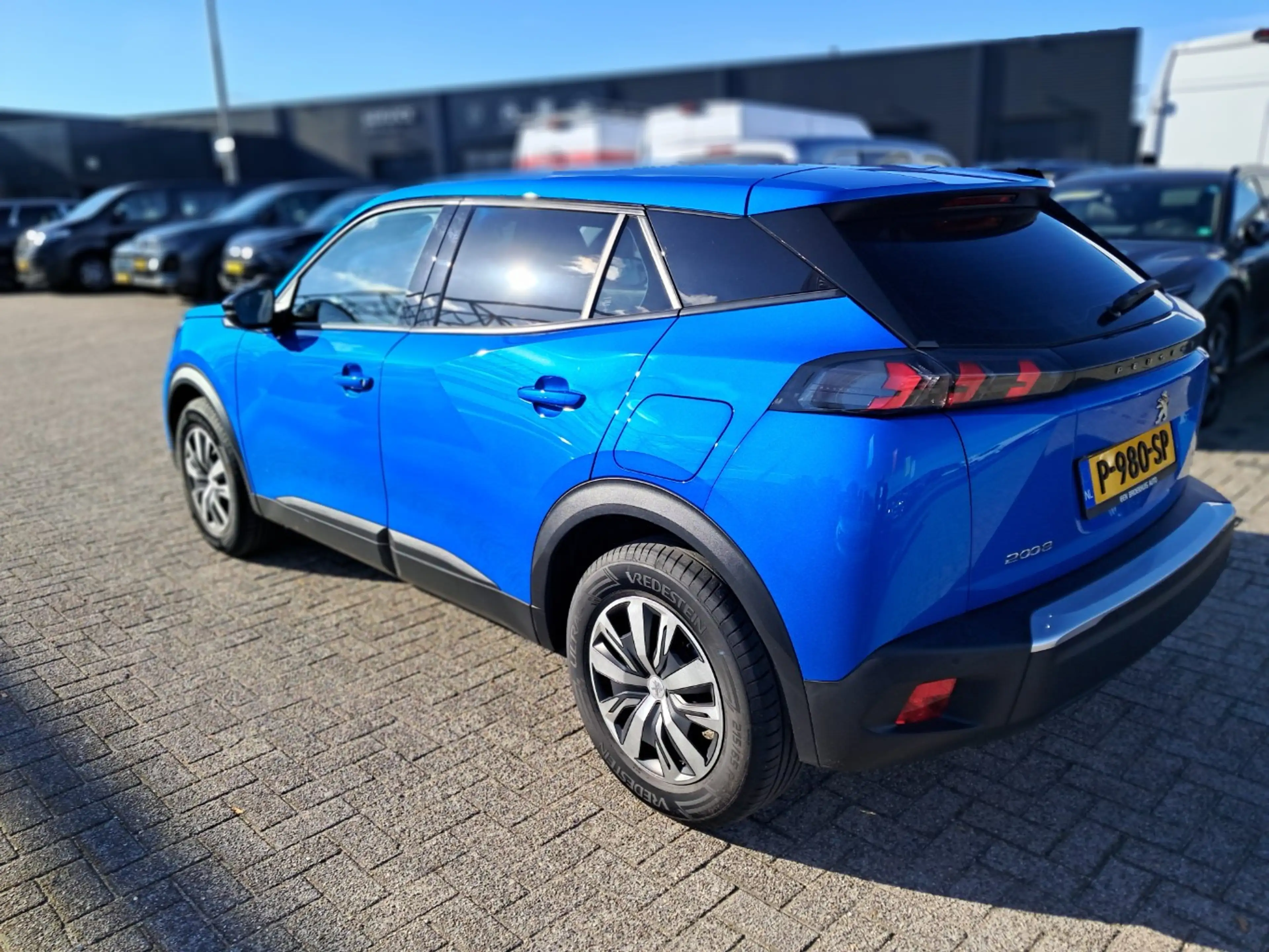 Peugeot 2008 1.2 PureTech Active | Navigatie | Airco | Apple Ca — photo 4