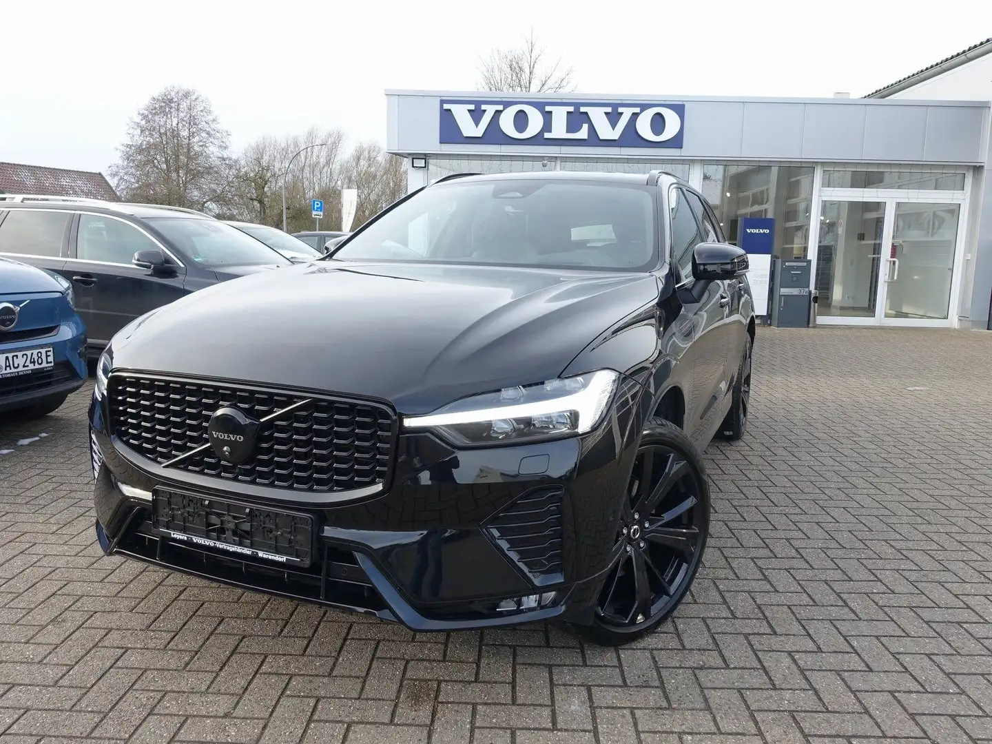 Volvo XC60 Black Edition Ultra B5 AWD/Pano/360°/B&W Schwarz - 1