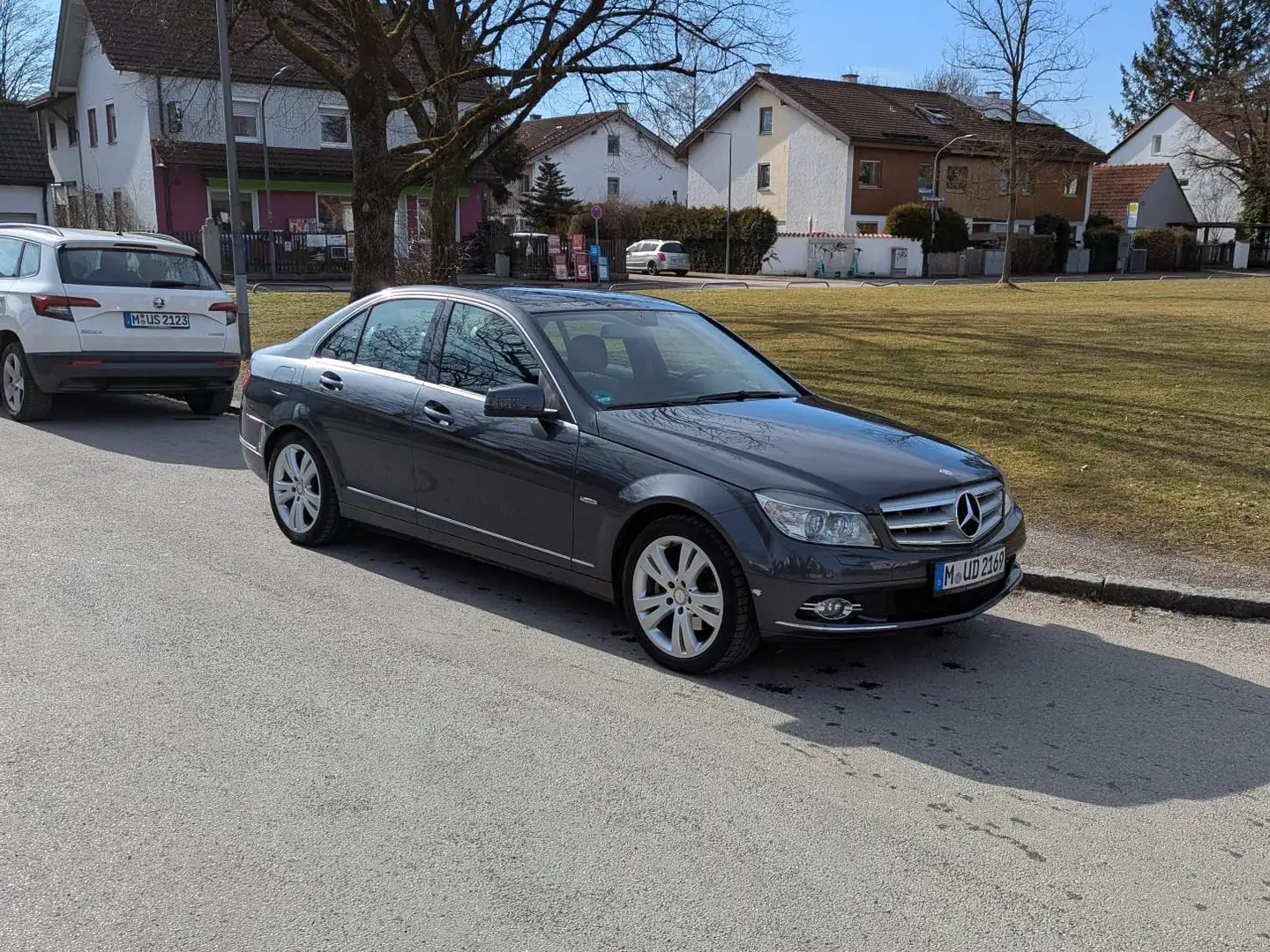 Mercedes-Benz C 220 C 220 CDI DPF Automatik BlueEFFICIENCY Avantgarde Grau - 2