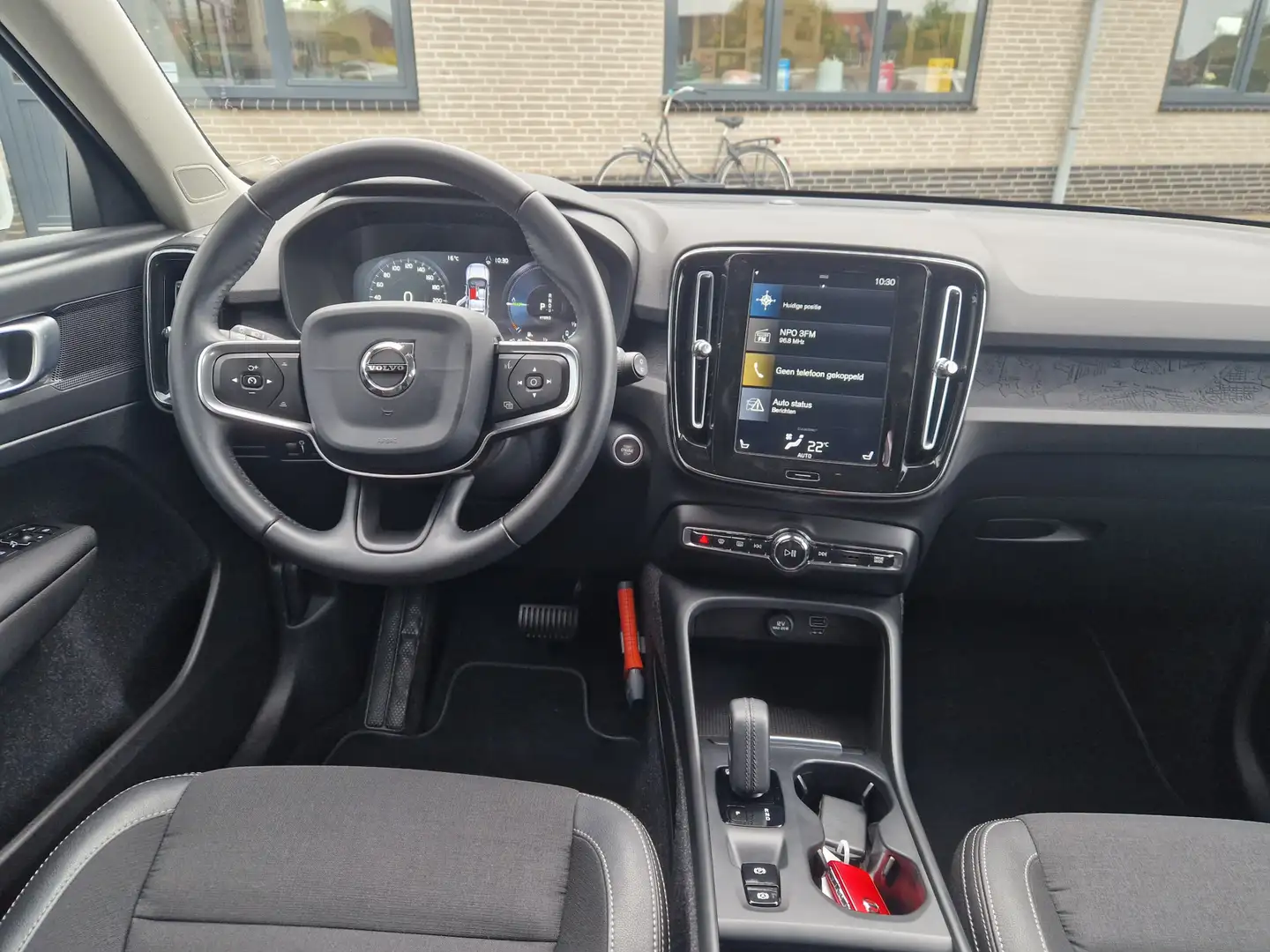 Volvo XC40 1.5 T5 Twin Engine Momentum Pro NL Auto | Verw.sto Blanc - 2