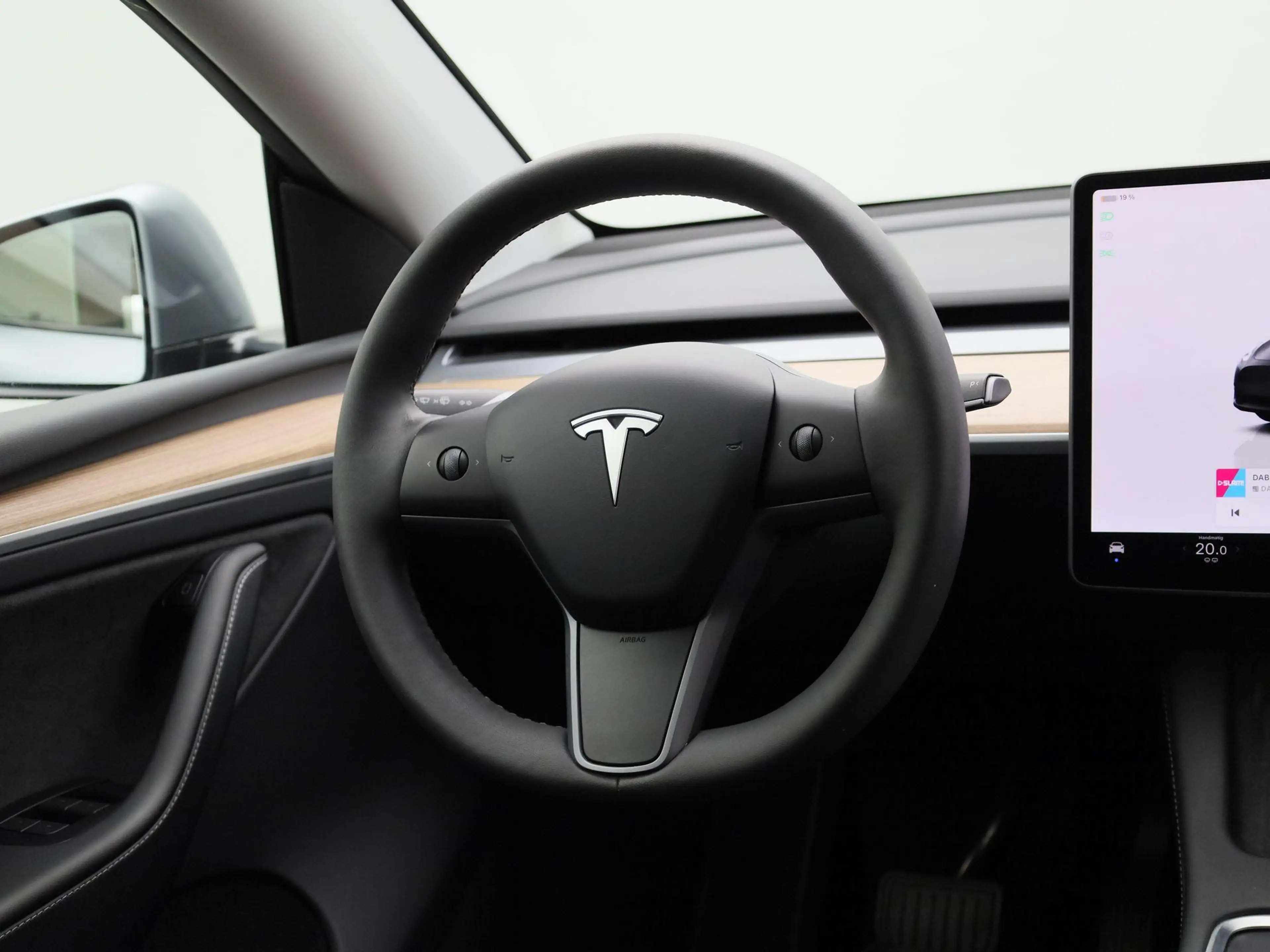 Tesla Model Y Long Range AWD 75 kWh — photo 9