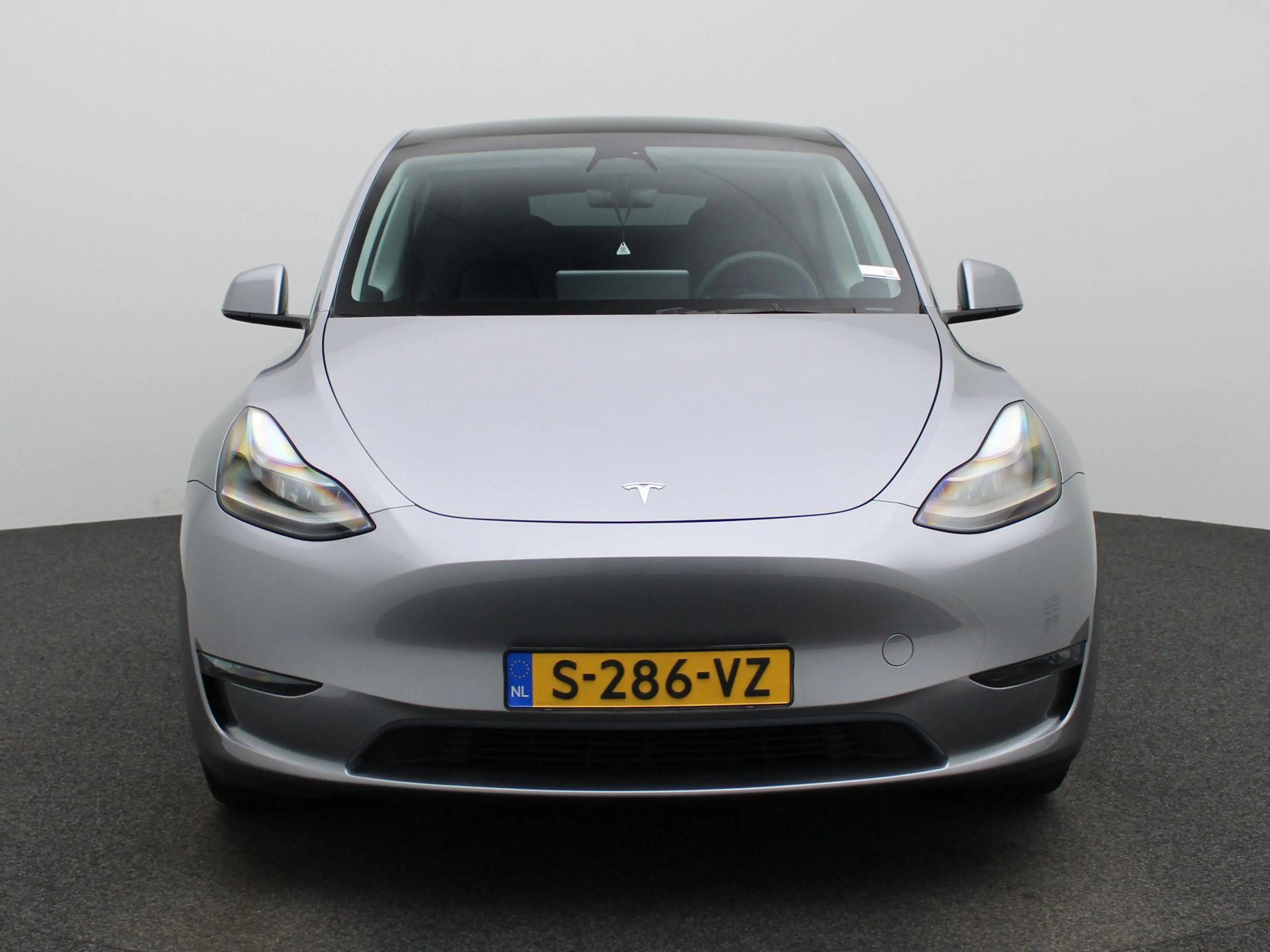 Tesla Model Y Long Range AWD 75 kWh — photo 3