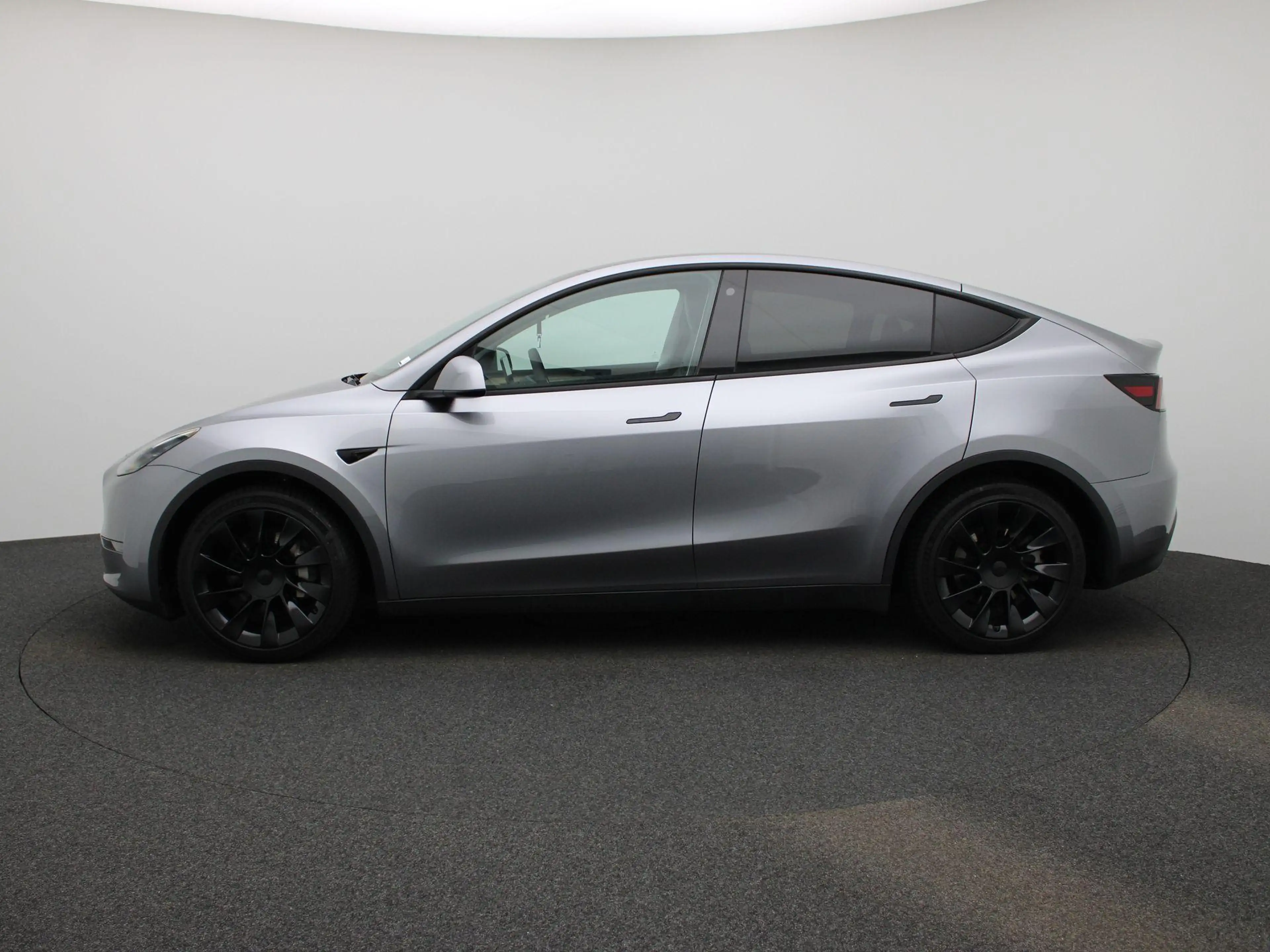 Tesla Model Y Long Range AWD 75 kWh — photo 4