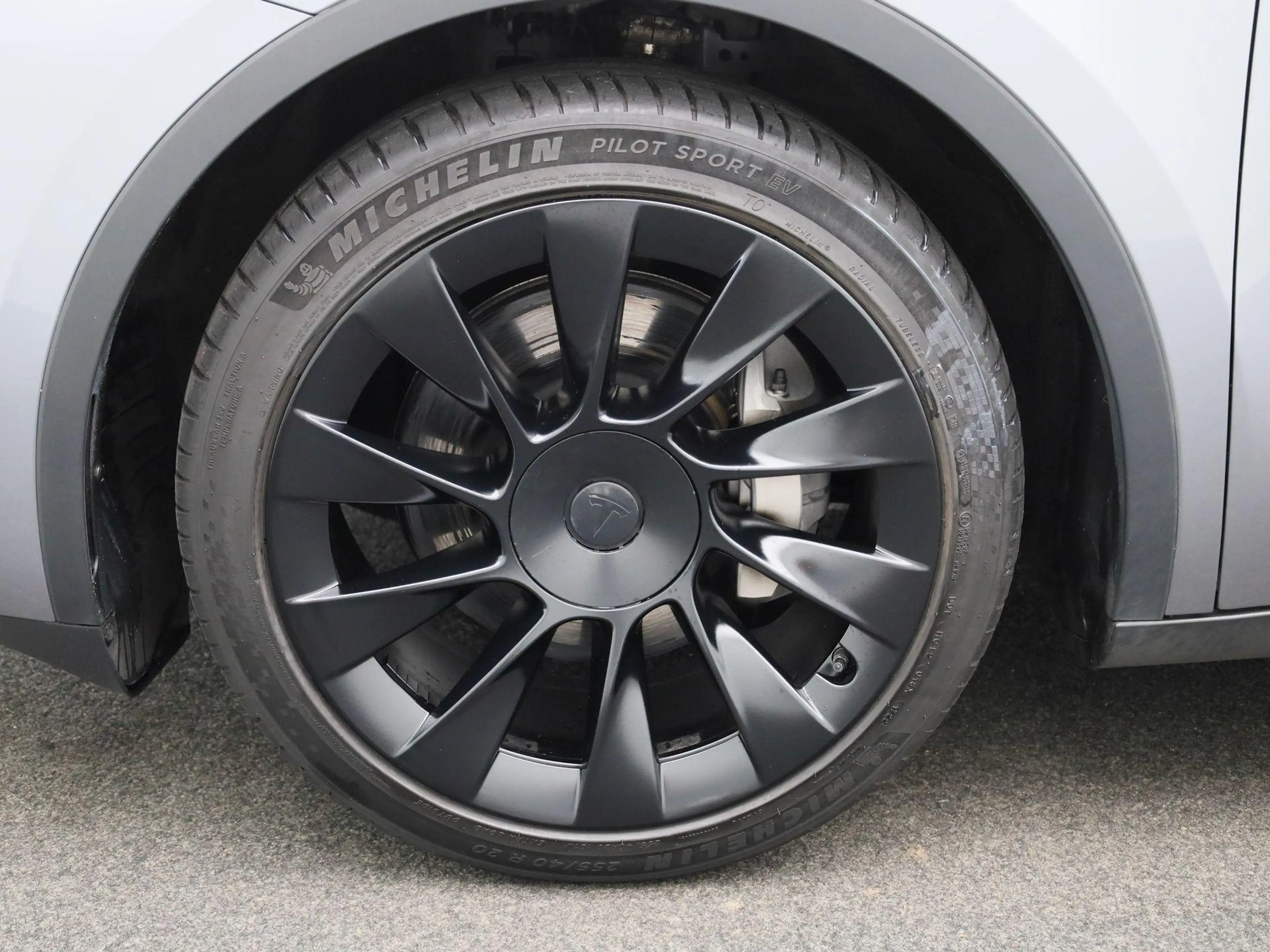 Tesla Model Y Long Range AWD 75 kWh — photo 15