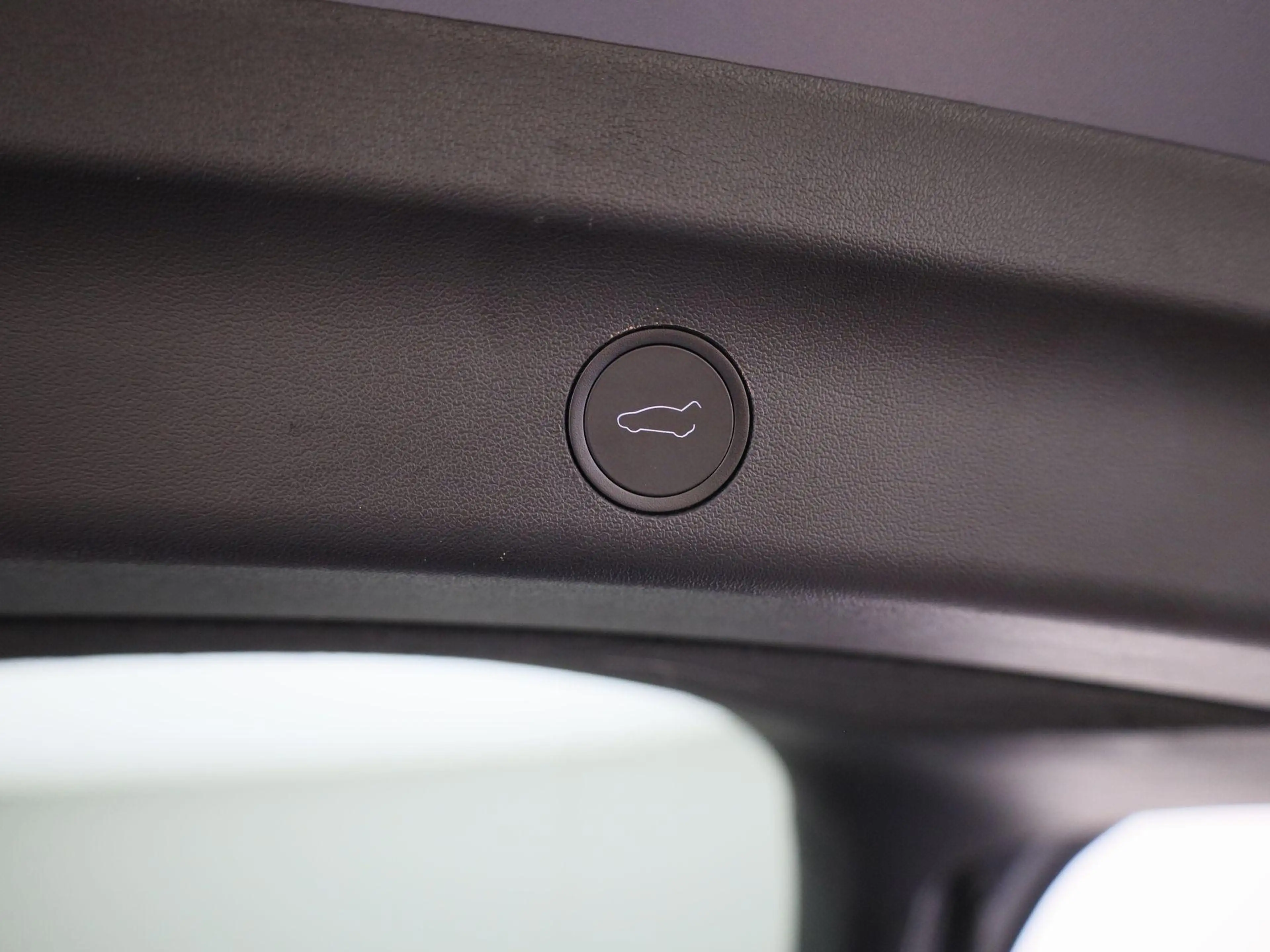 Tesla Model Y Long Range AWD 75 kWh — photo 13