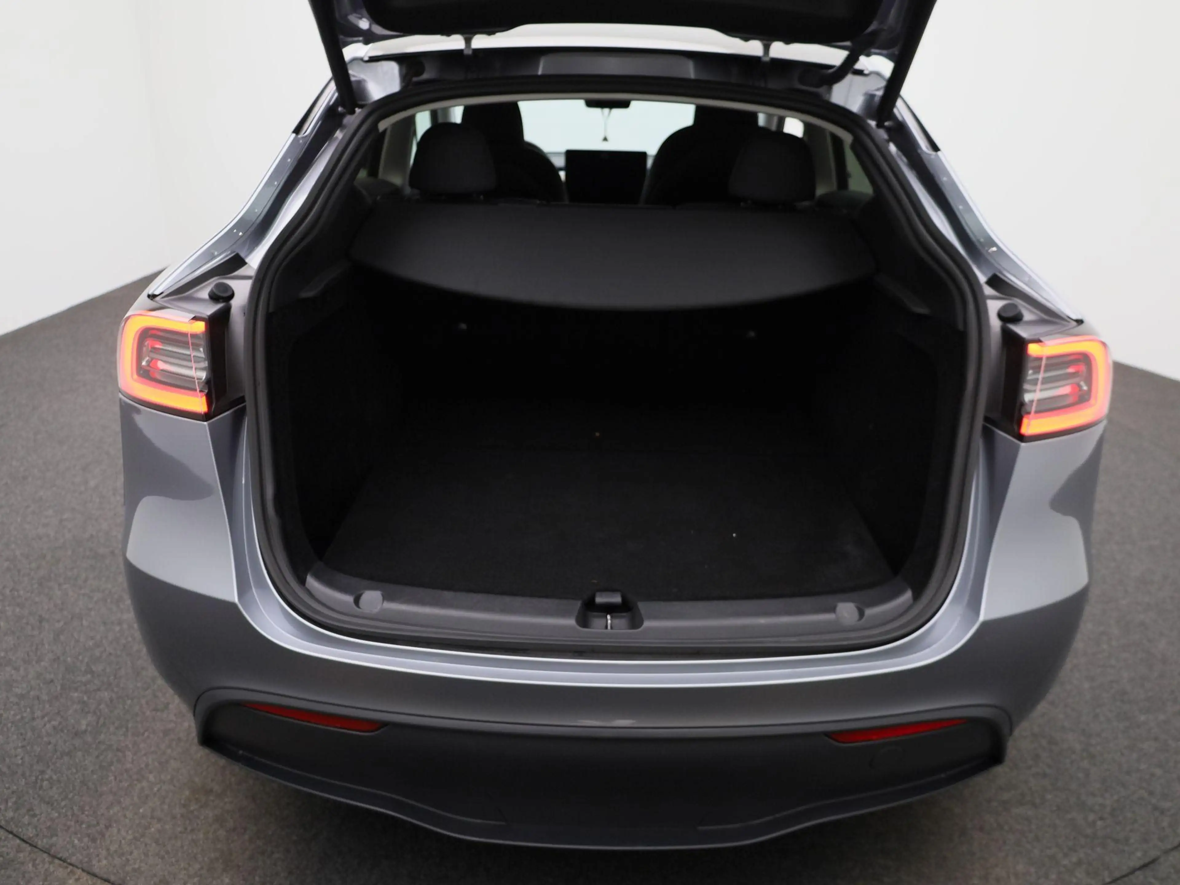 Tesla Model Y Long Range AWD 75 kWh — photo 12