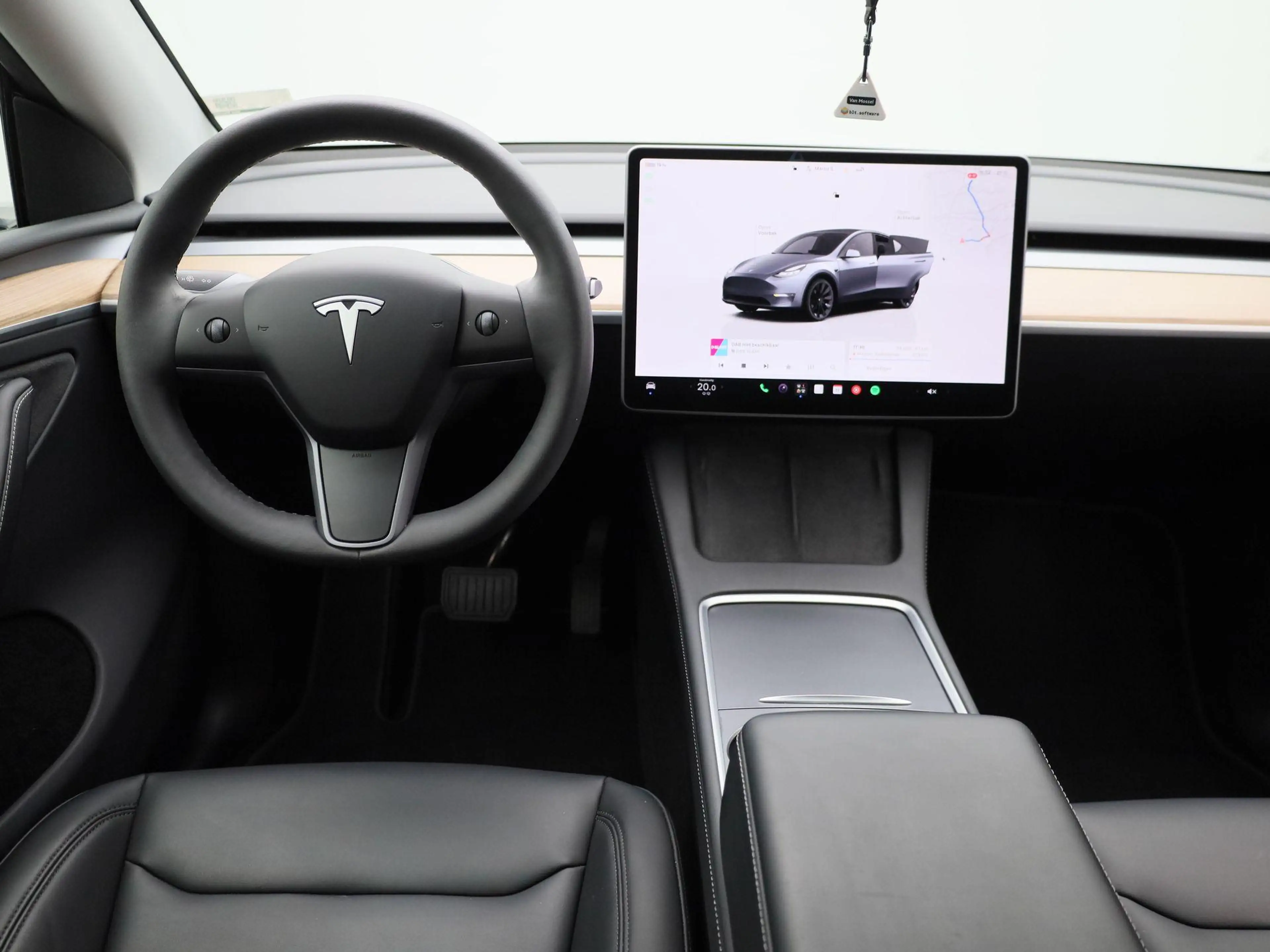 Tesla Model Y Long Range AWD 75 kWh — photo 7