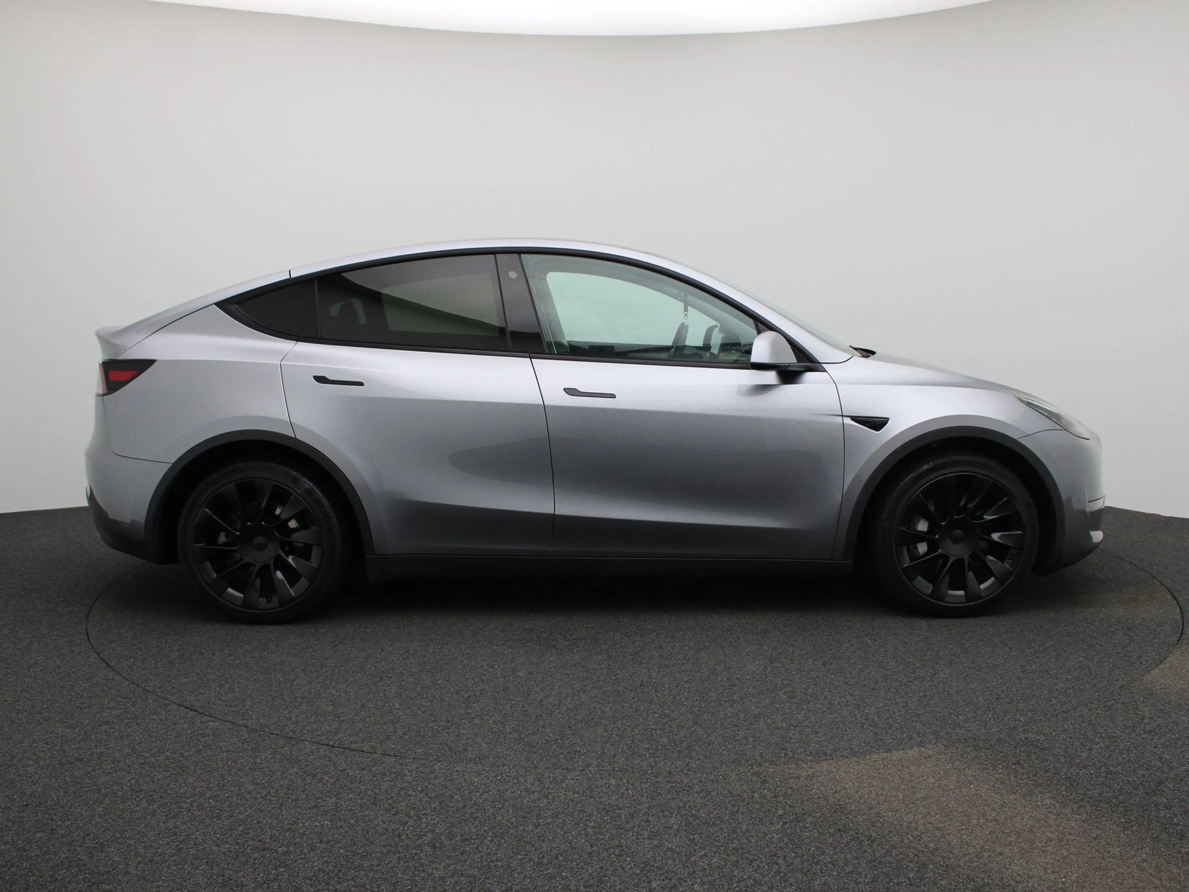 Tesla Model Y Long Range AWD 75 kWh — photo 6