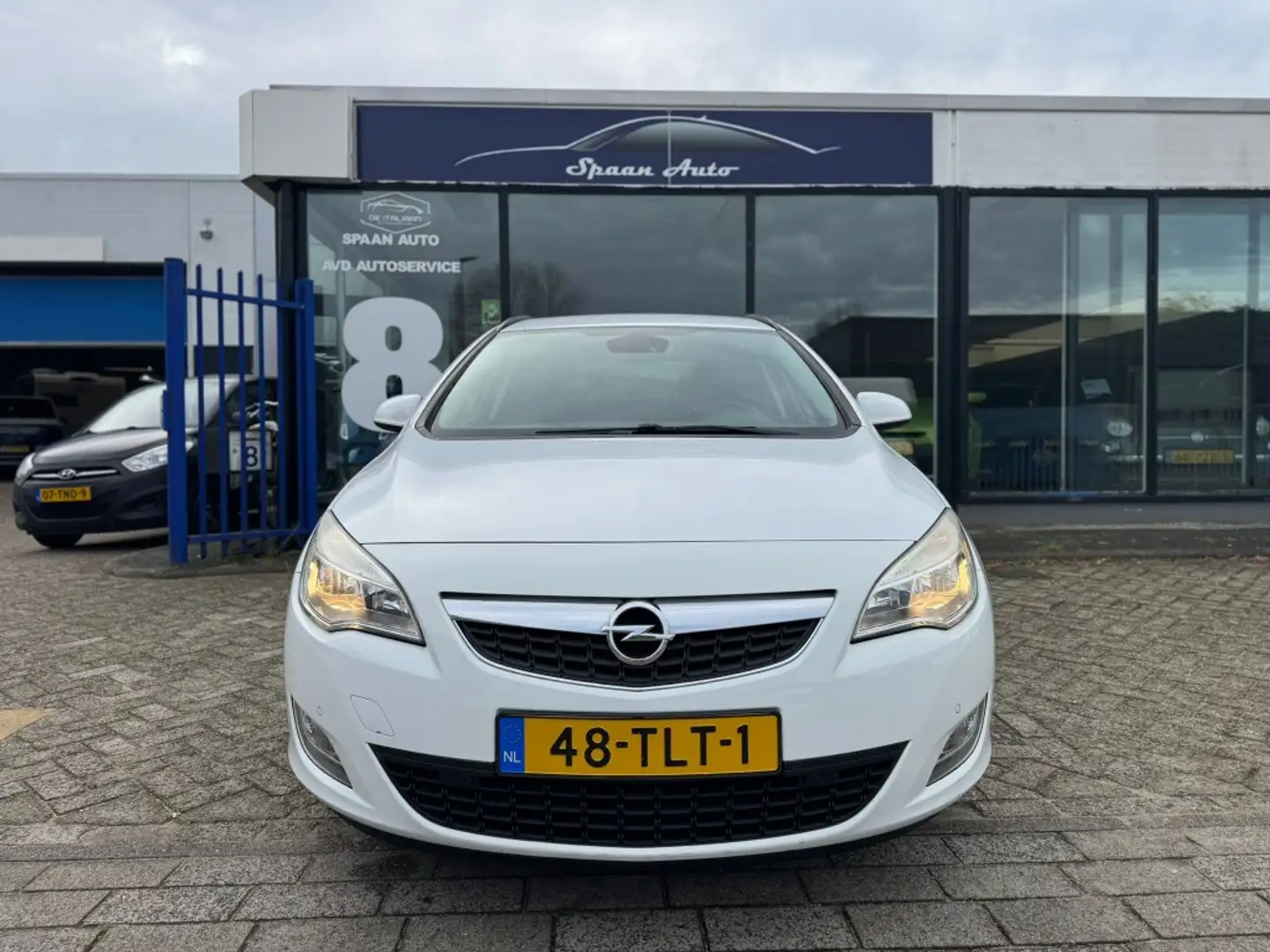 Opel Astra Sports Tourer 1.4 Edition l Navi l Airco Wit - 2