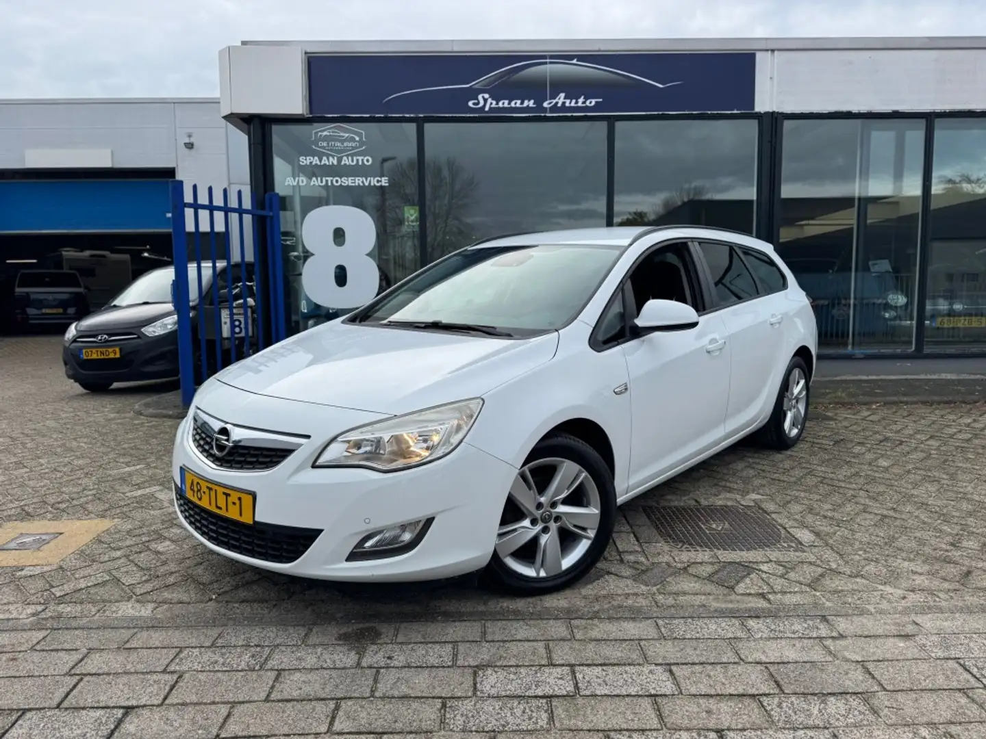 Opel Astra Sports Tourer 1.4 Edition l Navi l Airco Wit - 1