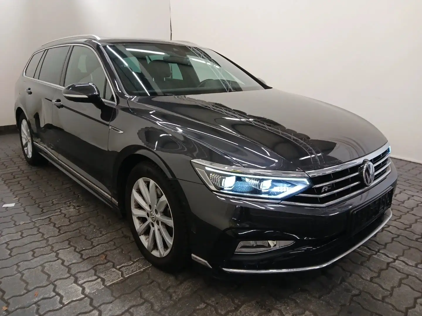 Volkswagen Passat Variant Elegance 4Motion 2,0TSi DSG+Pano+++ Grau - 2