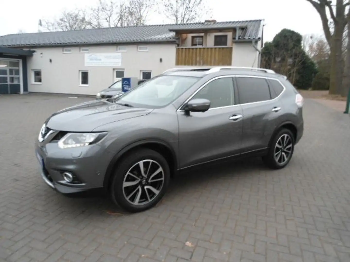 Nissan X-Trail 360° 1.6 dCi DPF, Panoramadach, AHK,Navi Grau - 1
