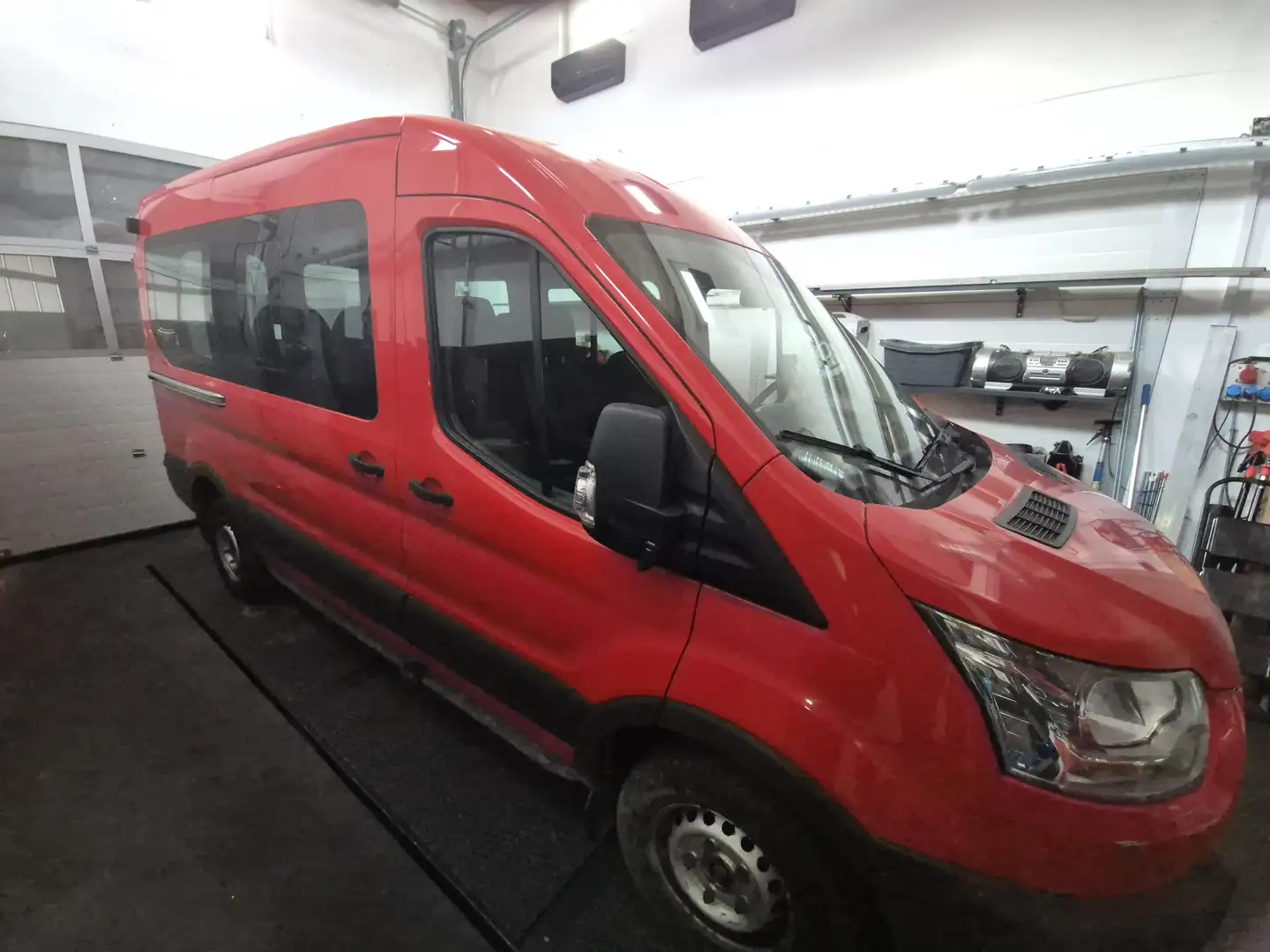 Ford Transit Transit Variobus 2,2 TDCI L2H2 310 Ambiente Ambiente Rot - 2
