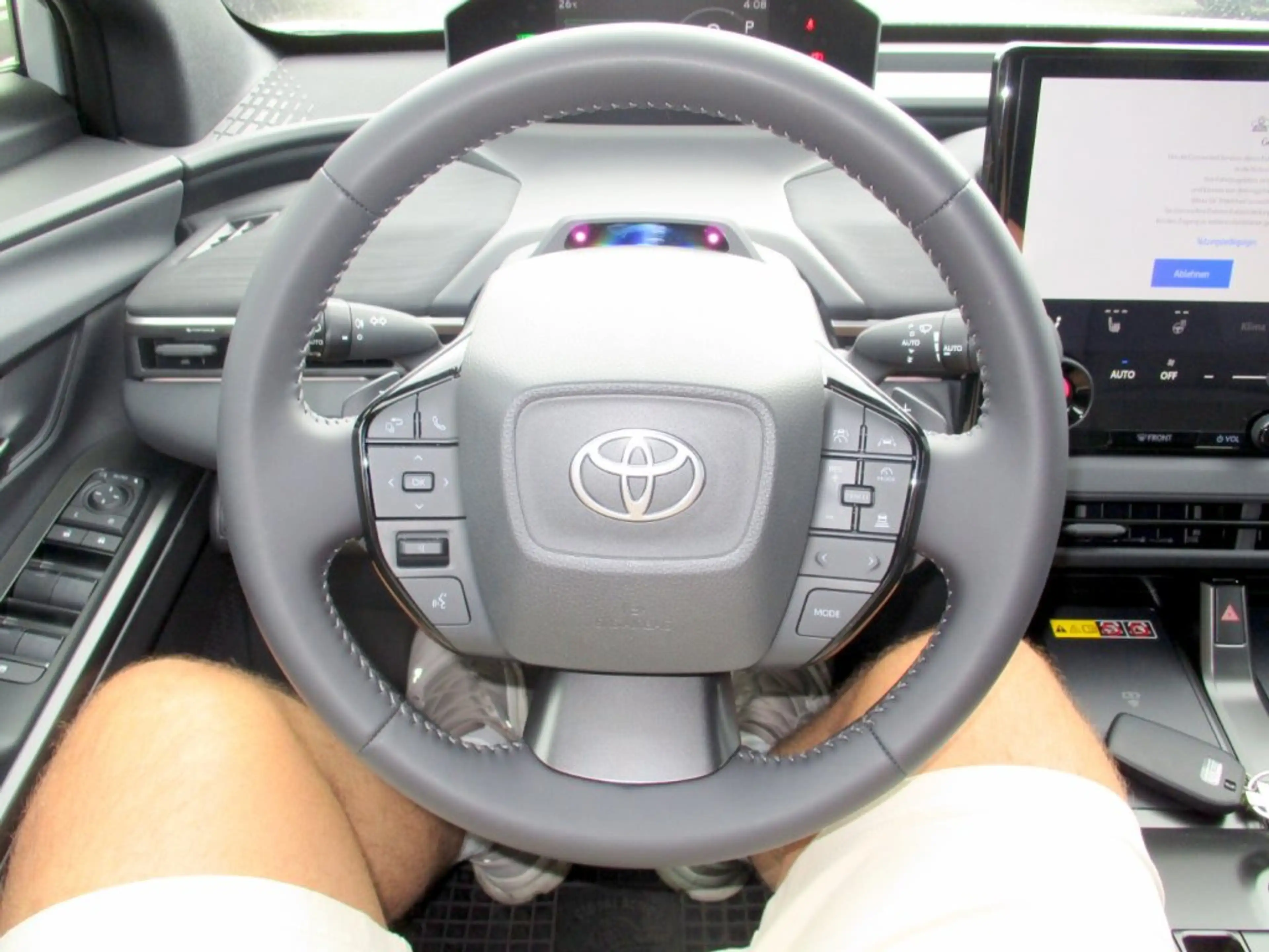 Toyota C-HR+ EV Teamplayer — photo 7
