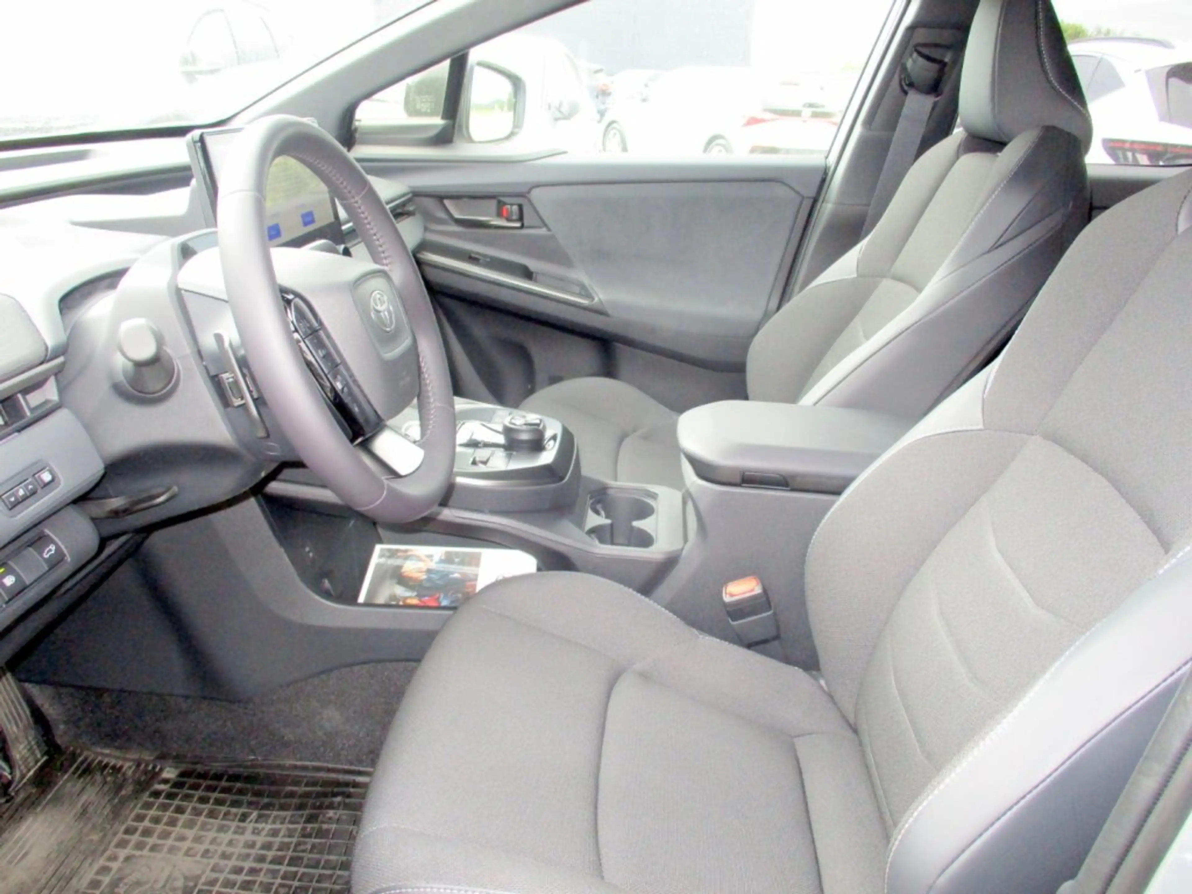 Toyota C-HR+ EV Teamplayer — photo 5