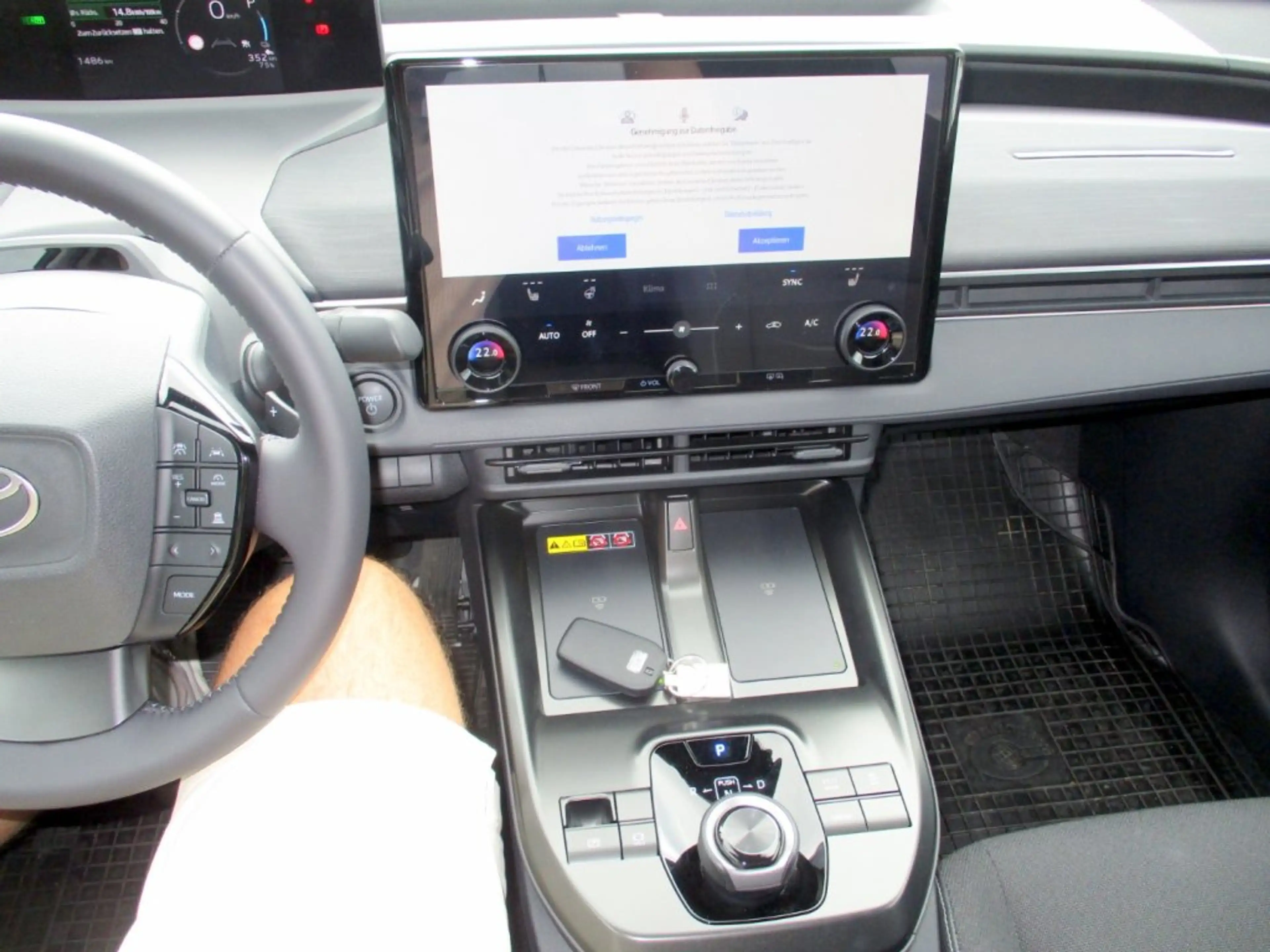 Toyota C-HR+ EV Teamplayer — photo 6