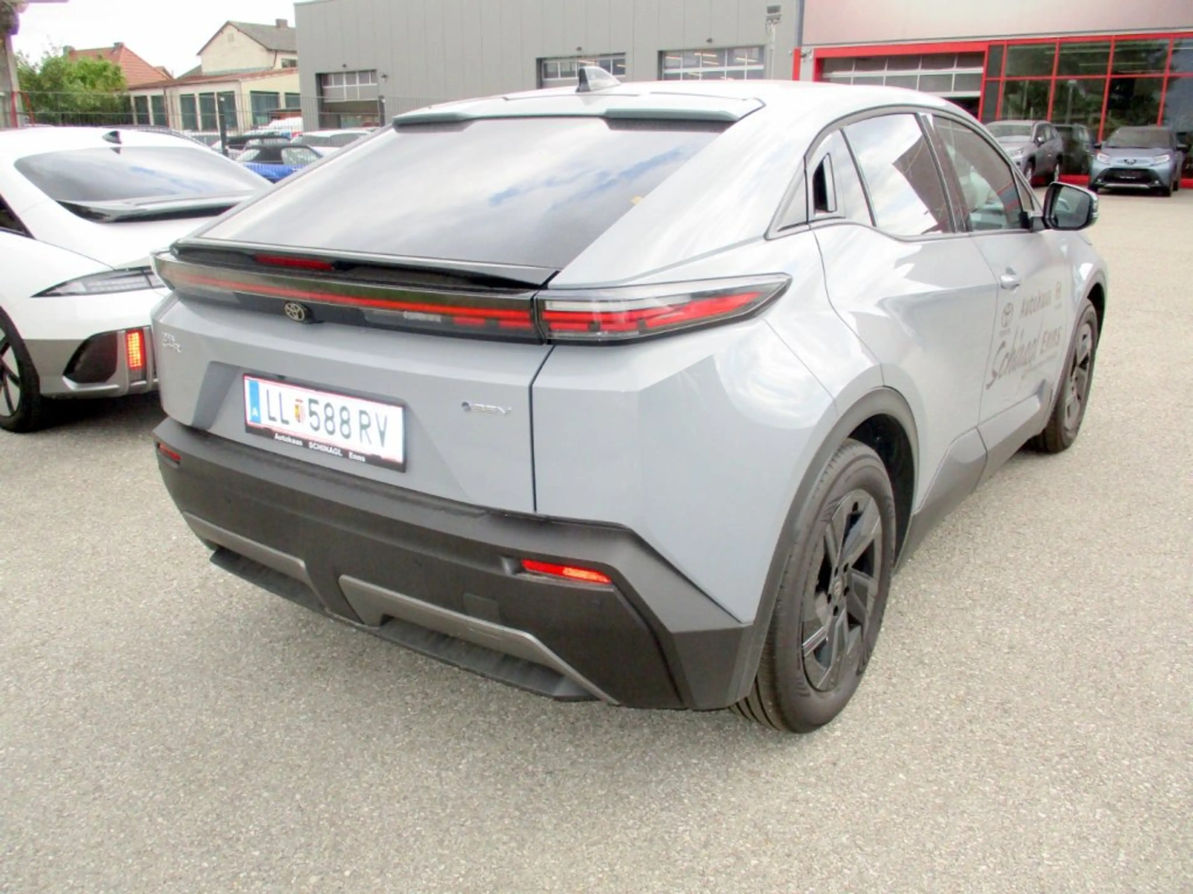 Toyota C-HR+ EV Teamplayer — photo 3