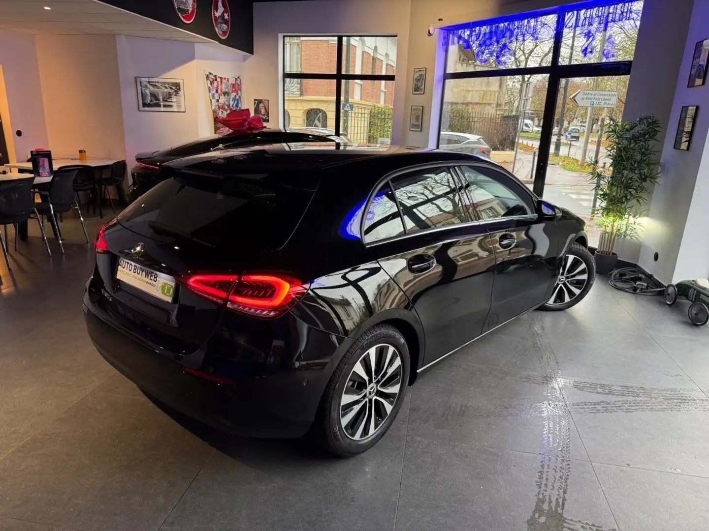 Mercedes-Benz A 180 BUSINESS 180 d 8G-DCT BUSINESS LINE PREMIERE MAIN FRANCAISE Noir - 2