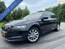 Skoda Superb Combi Sportonderstel, Sportstoelen, Elektrische achterklep, Elektrische stoelverstelling, ABS, Parkeerhulp met camera, Getinte ramen, Digitale radio-ontvangst