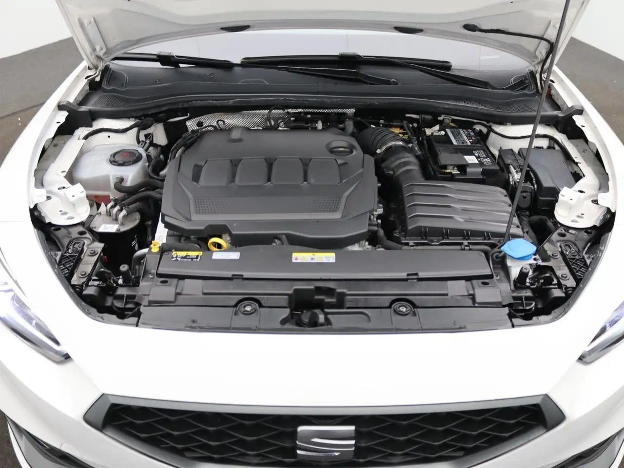SEAT Leon ST FR 2.0TDI DSG / FullLink, Navi, LED, RFK 18