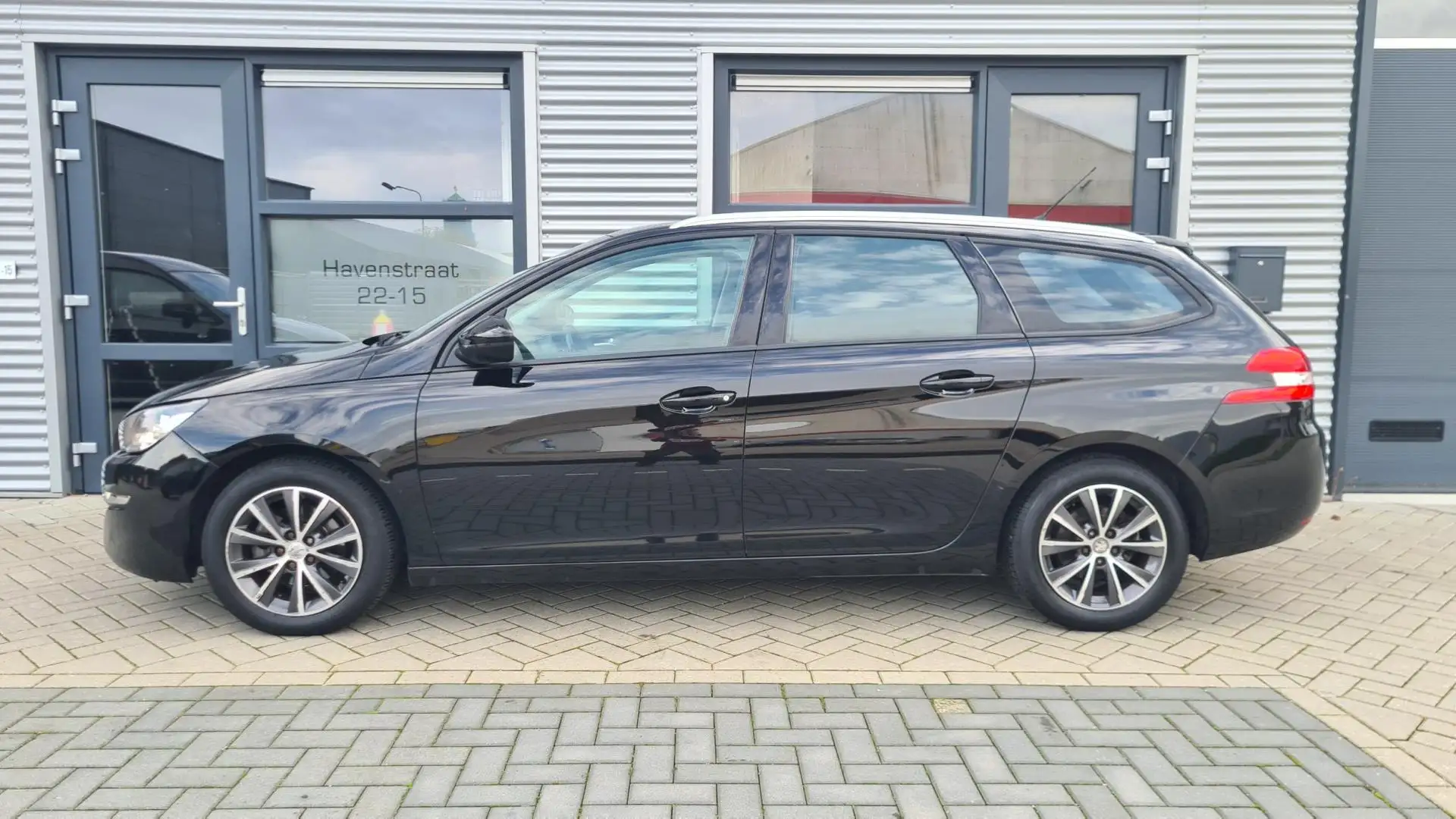 Peugeot 308 SW 1.2 e-THP Blue Lease Zwart - 2
