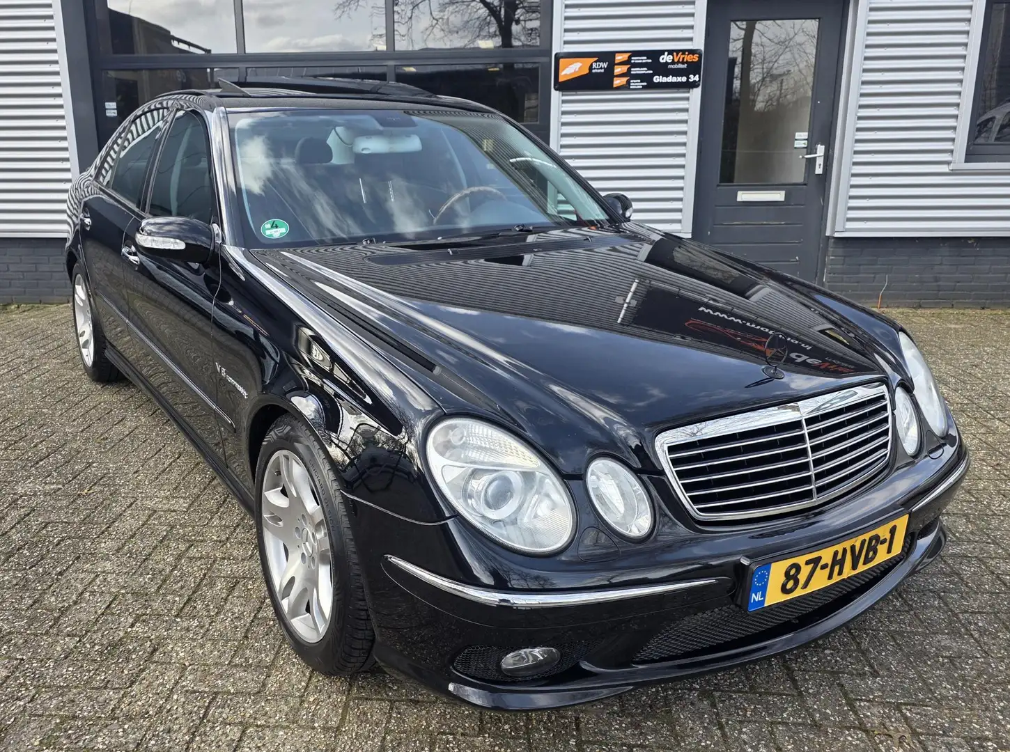 Mercedes-Benz E 500 V8 Avantgarde **AMG-AUT-LUCHT** Negro - 1