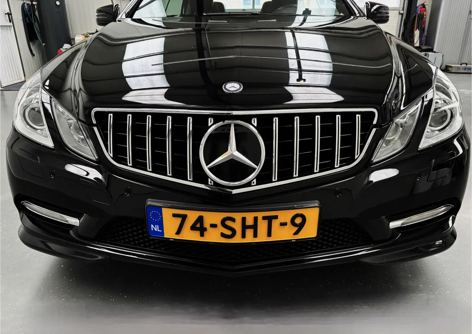Mercedes-Benz E 250 Coupé CGI Elegance AMG Sport Comfort Negro - 2