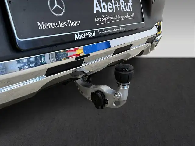 Mercedes-Benz 220 view 11