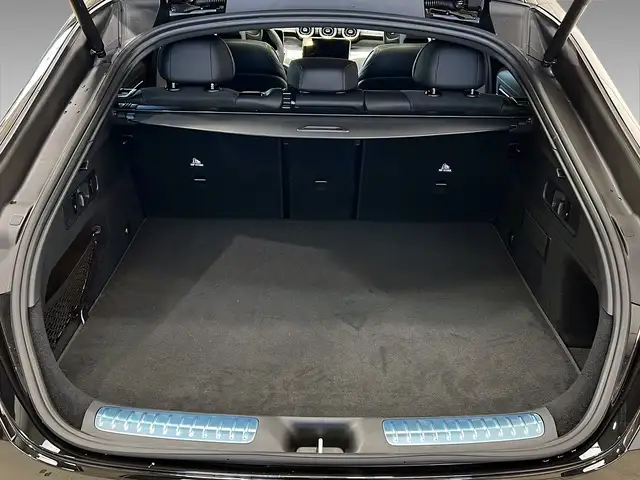 Mercedes-Benz 220 view 6