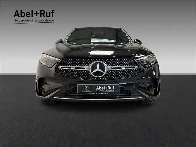 Mercedes-Benz 220 view 2