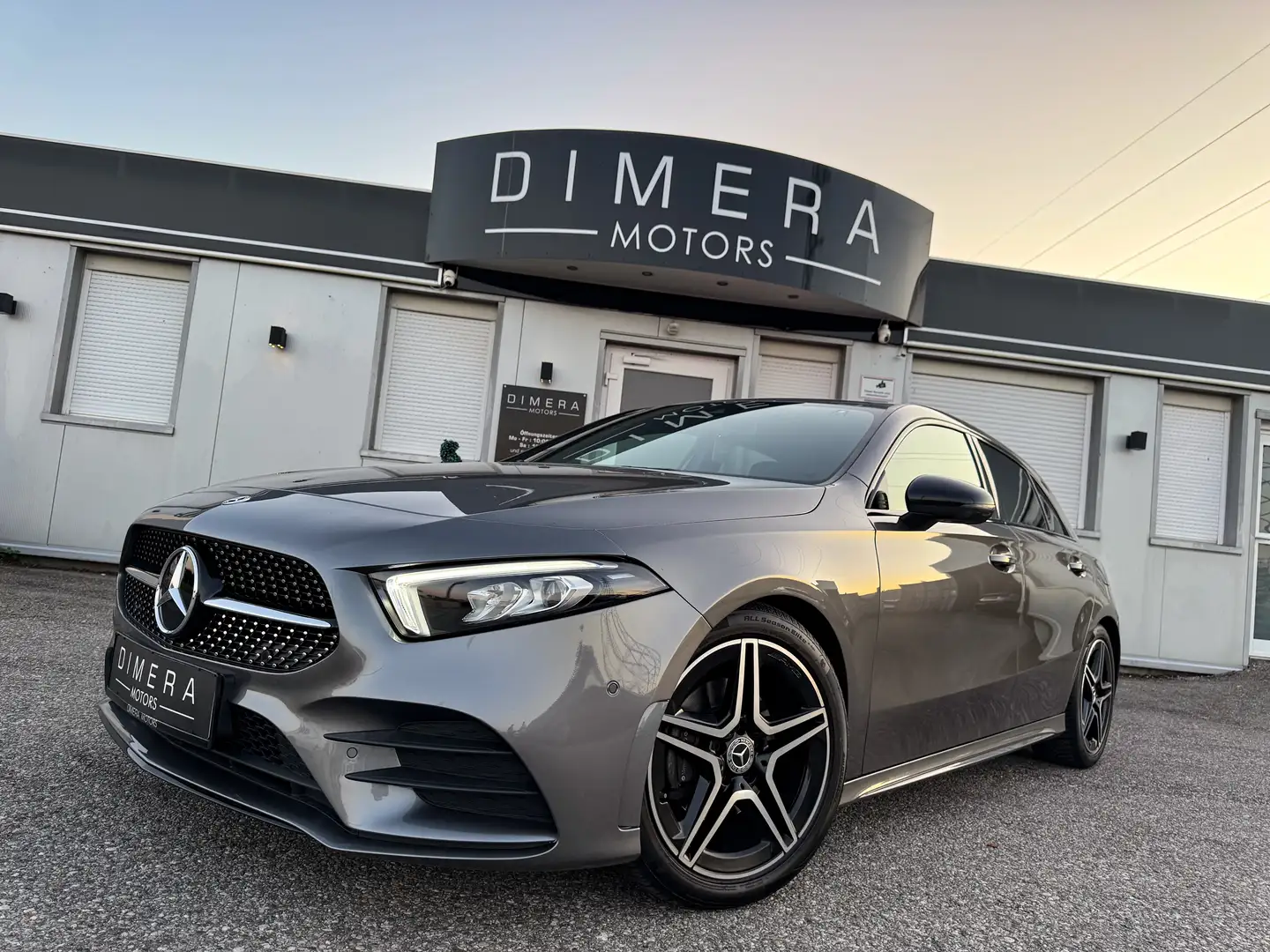 Mercedes-Benz A 200 d AMG-LINE, 45S-LOOK, WIDESCREEN, ACC, LED, KAMERA Grau - 1