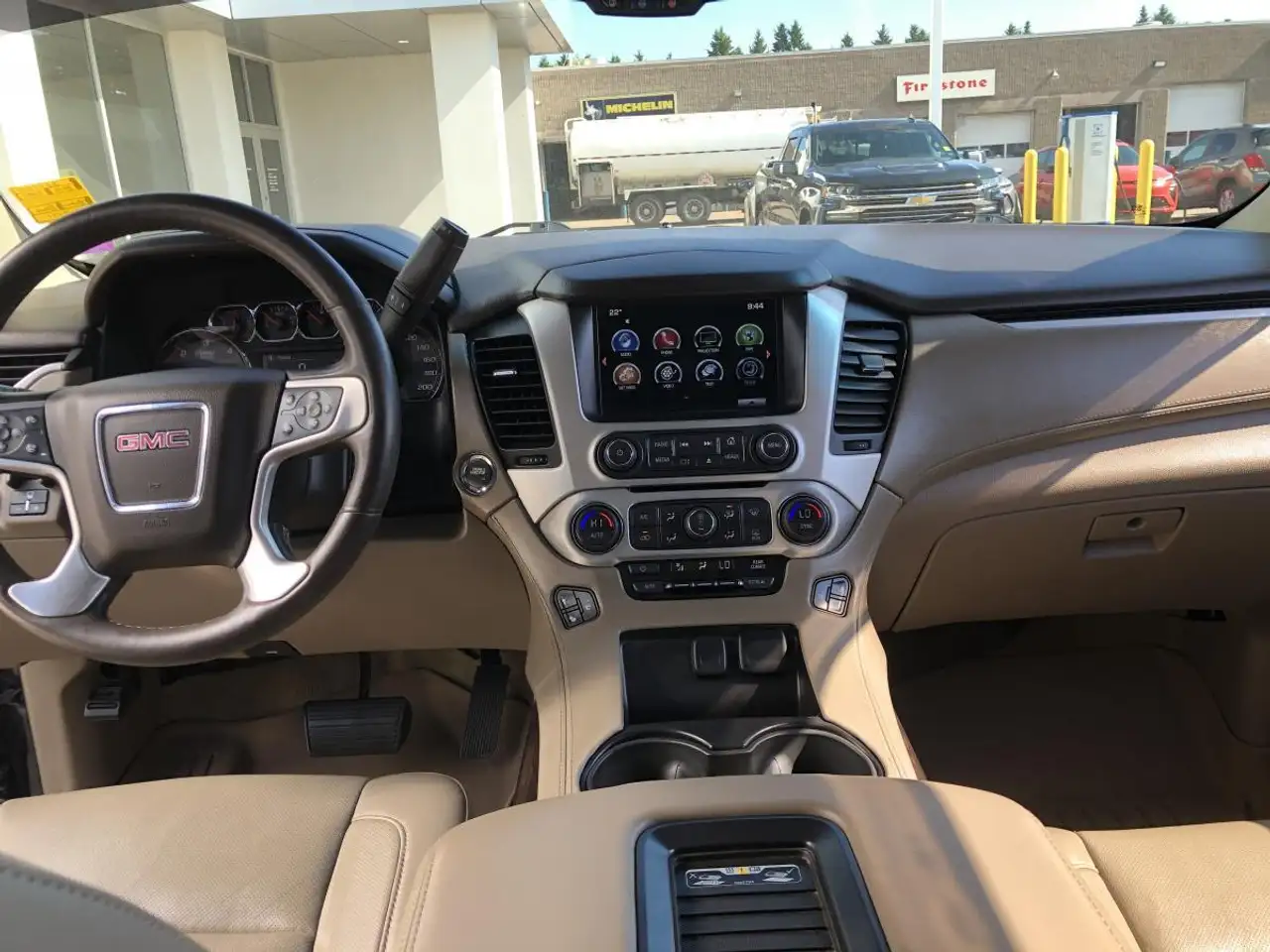 GMC Yukon снимка GMC Yukon