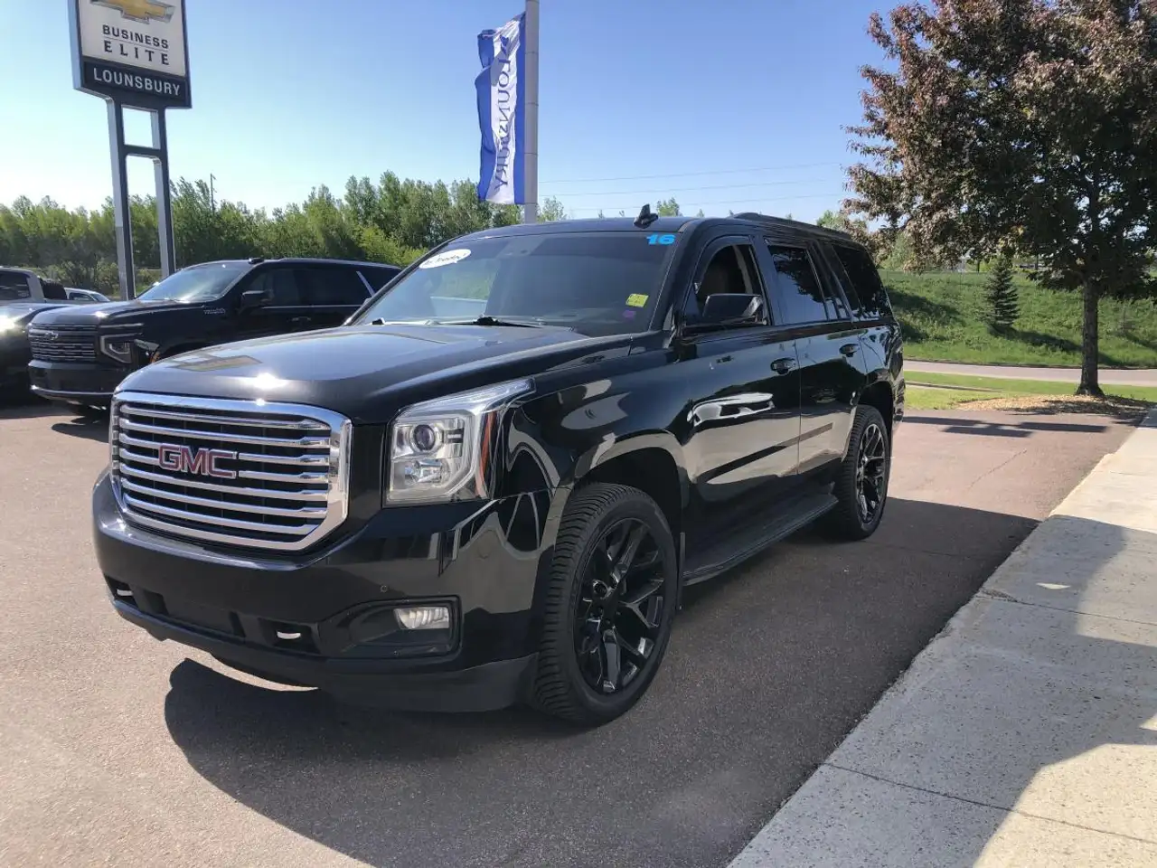 GMC Yukon снимка GMC Yukon