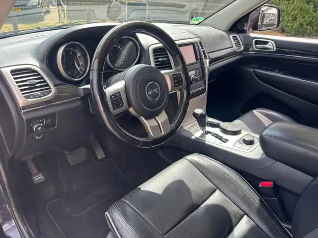 Jeep Grand Cherokee view 12