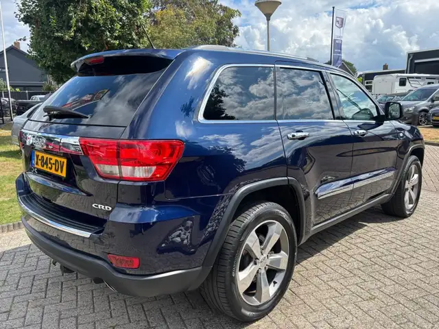 Jeep Grand Cherokee view 8
