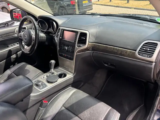 Jeep Grand Cherokee view 10
