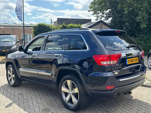 Jeep Grand Cherokee view 6