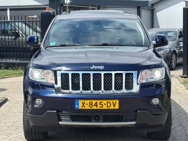 Jeep Grand Cherokee view 2